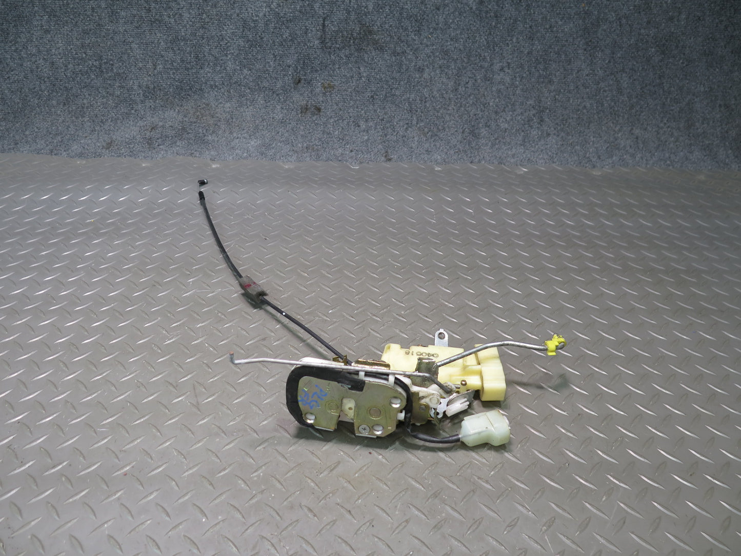 01-05 Lexus UZS161L GS430 GS300 Front Right Pass Door Lock Latch Actuator OEM