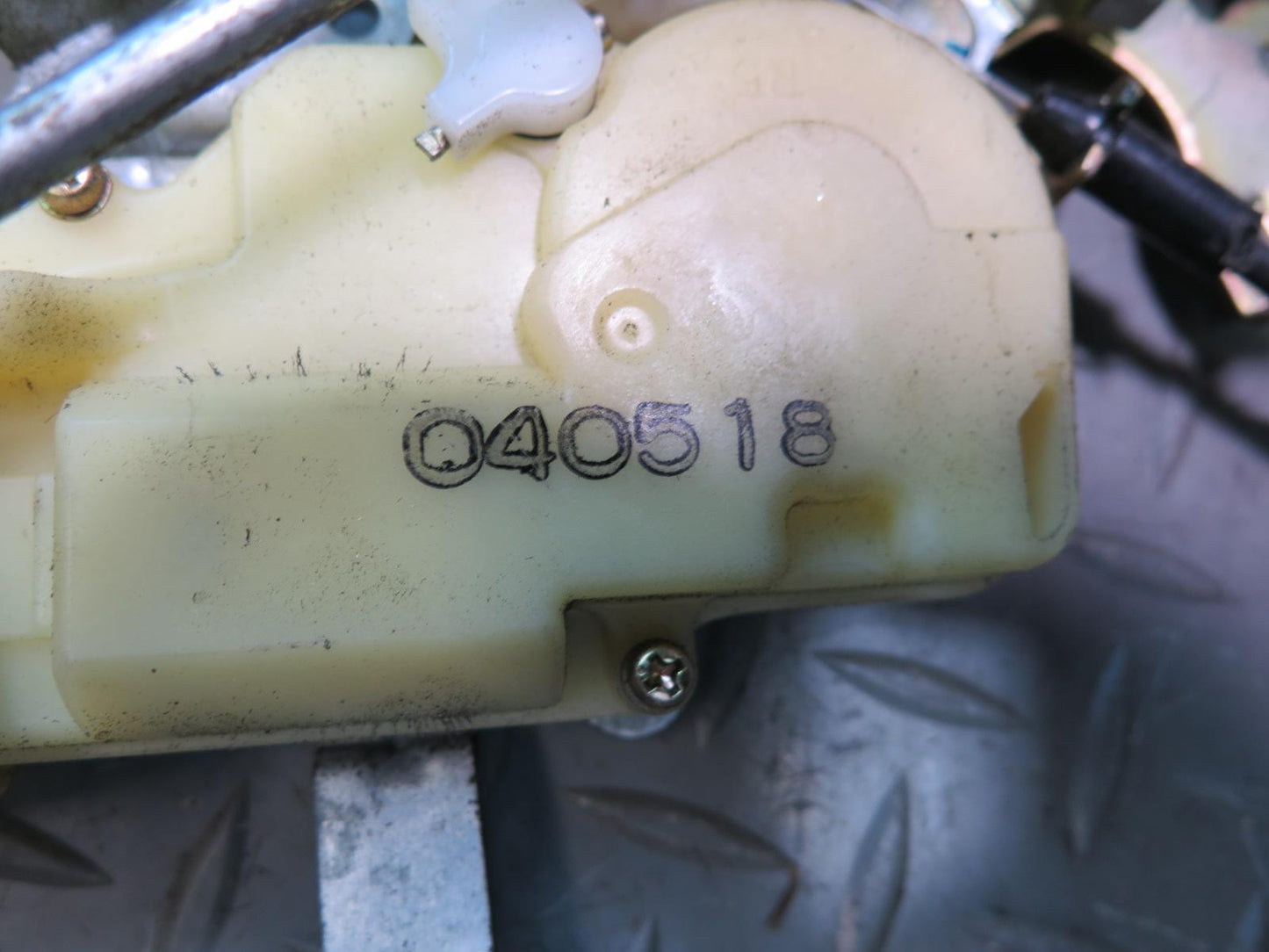 01-05 Lexus UZS161L GS430 GS300 Front Right Pass Door Lock Latch Actuator OEM
