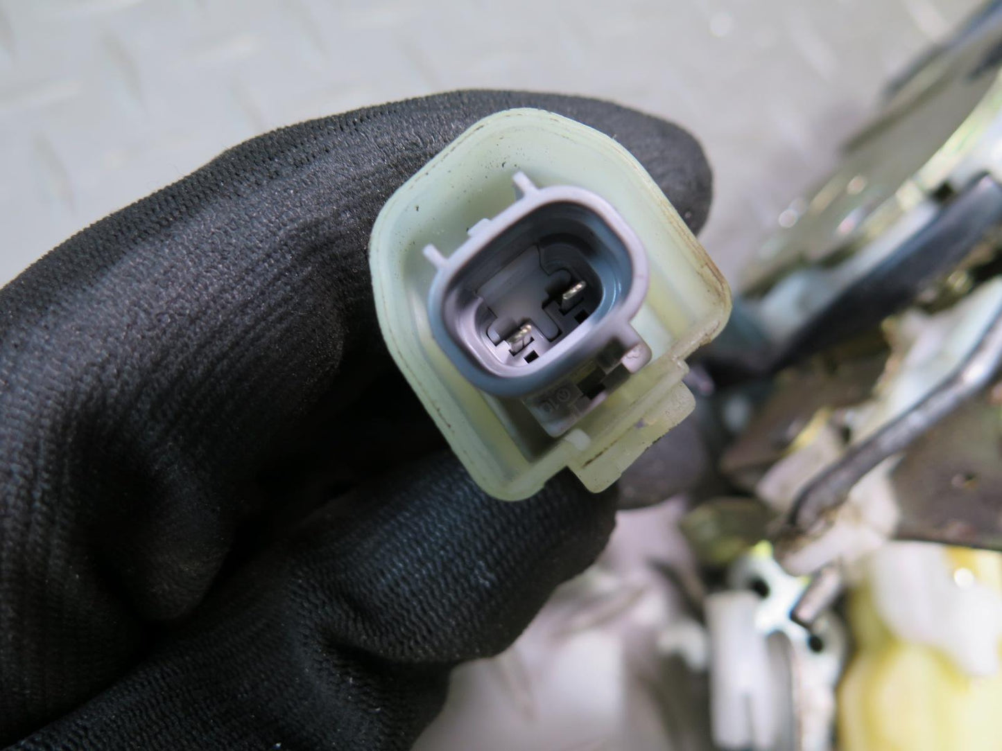 01-05 Lexus UZS161L GS430 GS300 Front Right Pass Door Lock Latch Actuator OEM