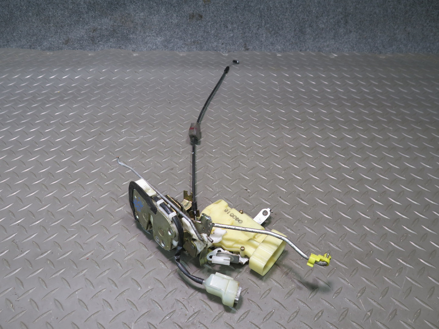 01-05 Lexus UZS161L GS430 GS300 Front Right Pass Door Lock Latch Actuator OEM