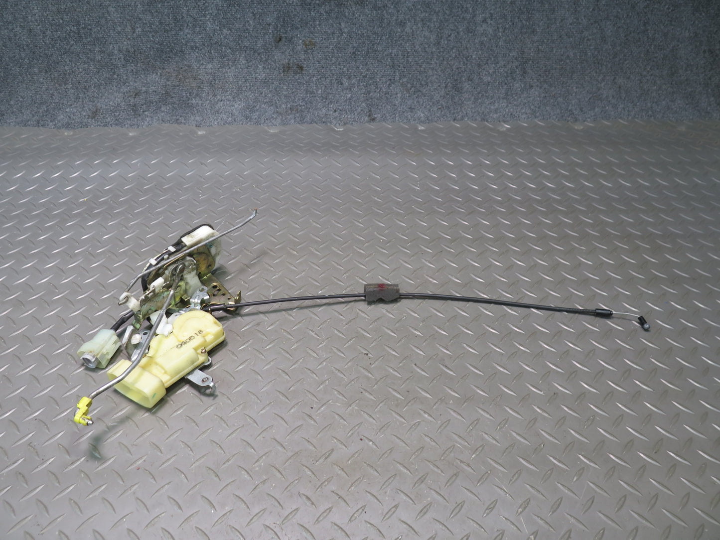 01-05 Lexus UZS161L GS430 GS300 Front Right Pass Door Lock Latch Actuator OEM