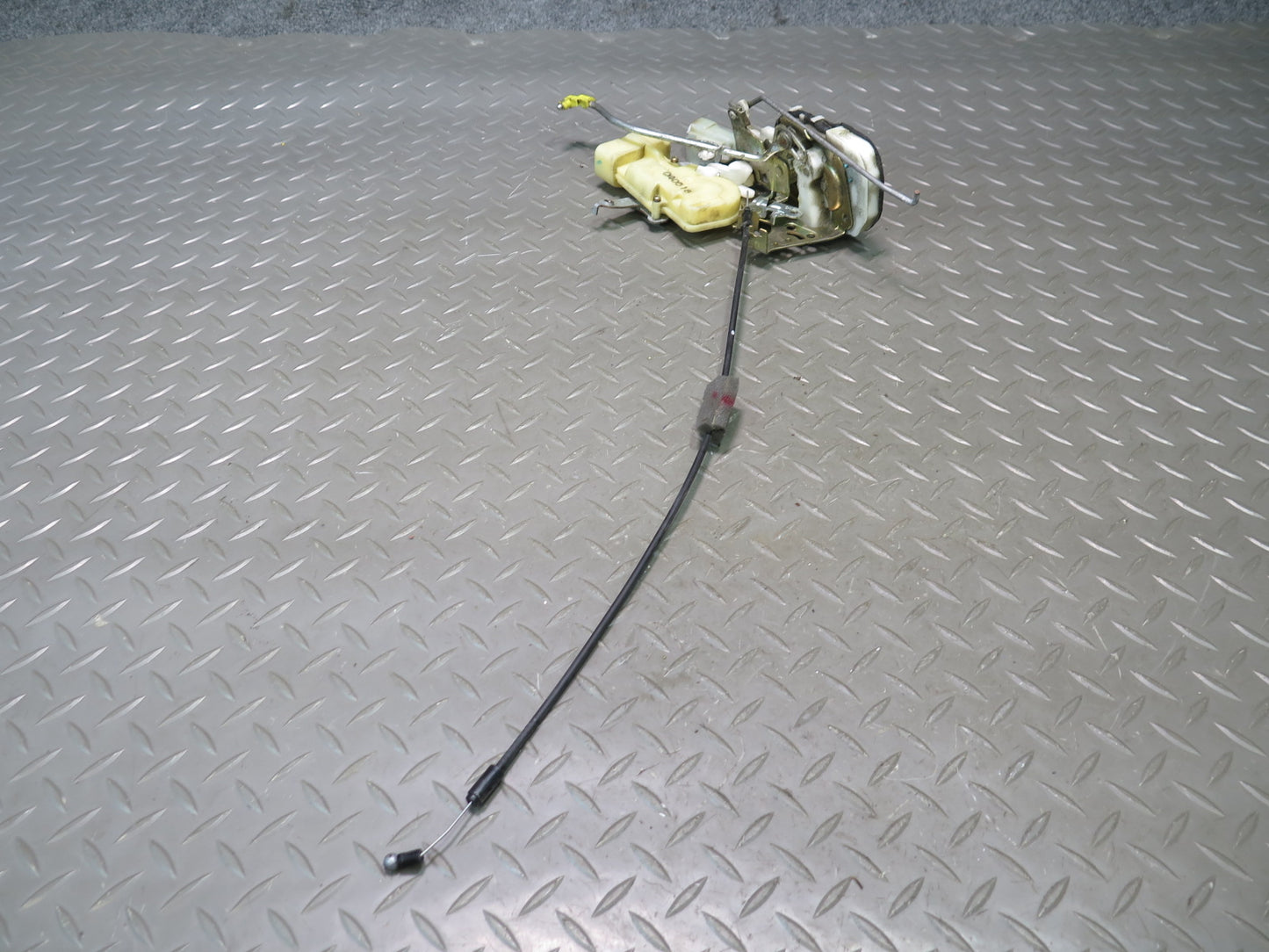01-05 Lexus UZS161L GS430 GS300 Front Right Pass Door Lock Latch Actuator OEM