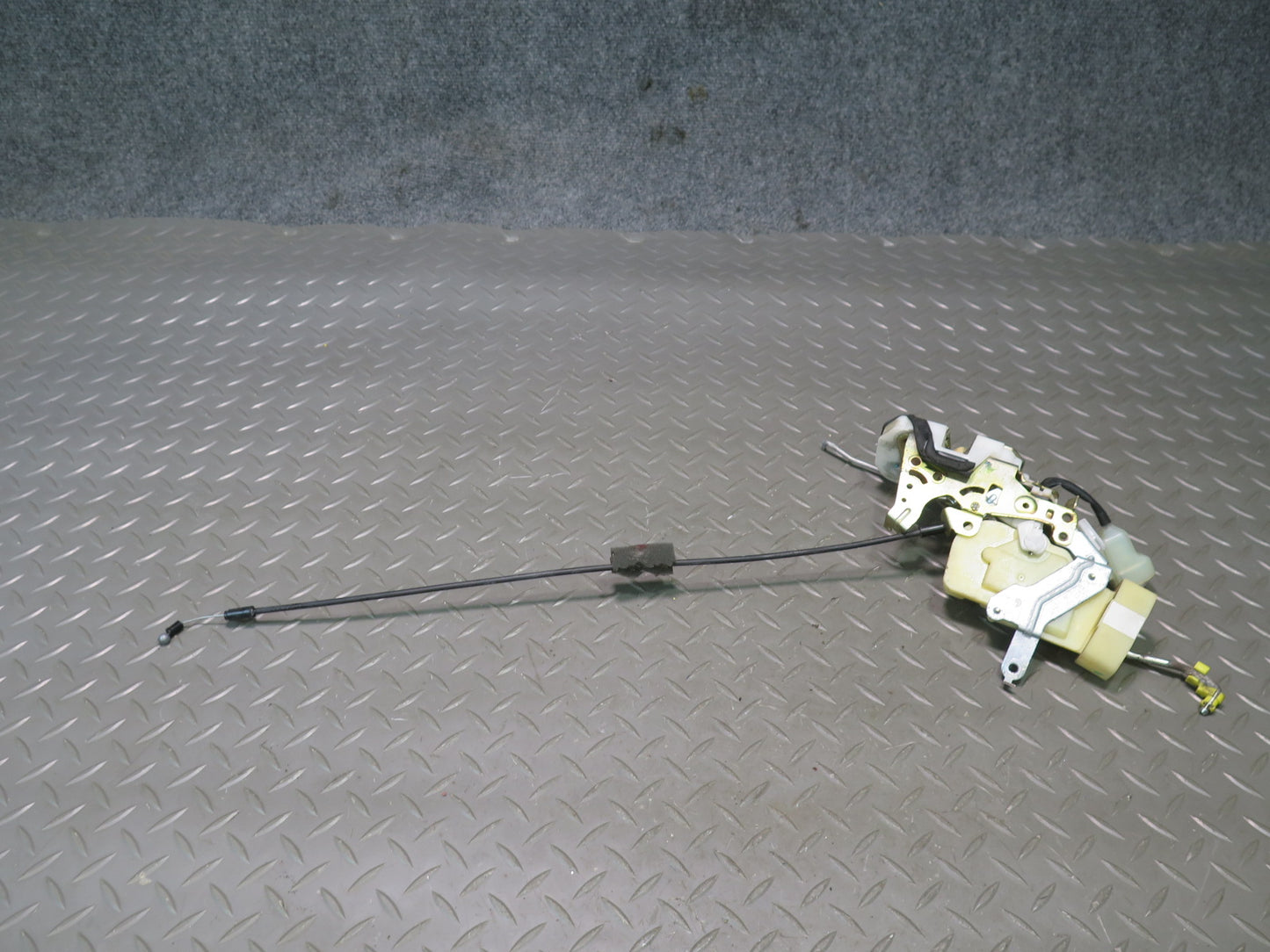 01-05 Lexus UZS161L GS430 GS300 Front Right Pass Door Lock Latch Actuator OEM
