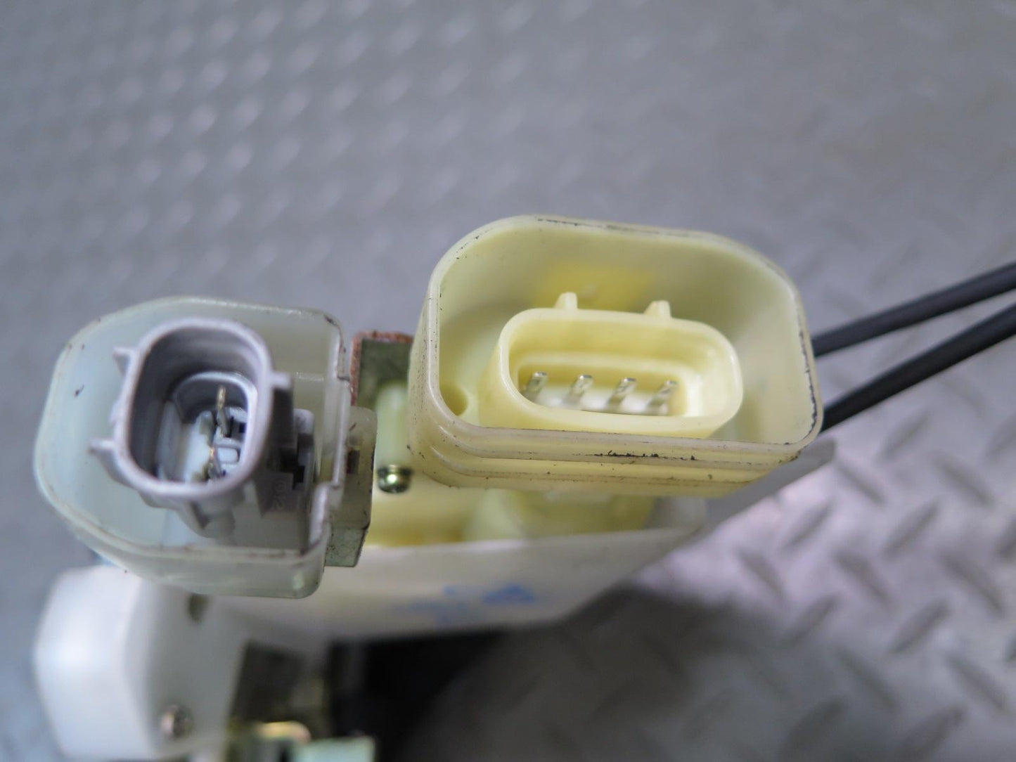 98-05 Lexus GS300 GS400 GS430 UZS161L Rear Right Door Lock Latch Actuator OEM