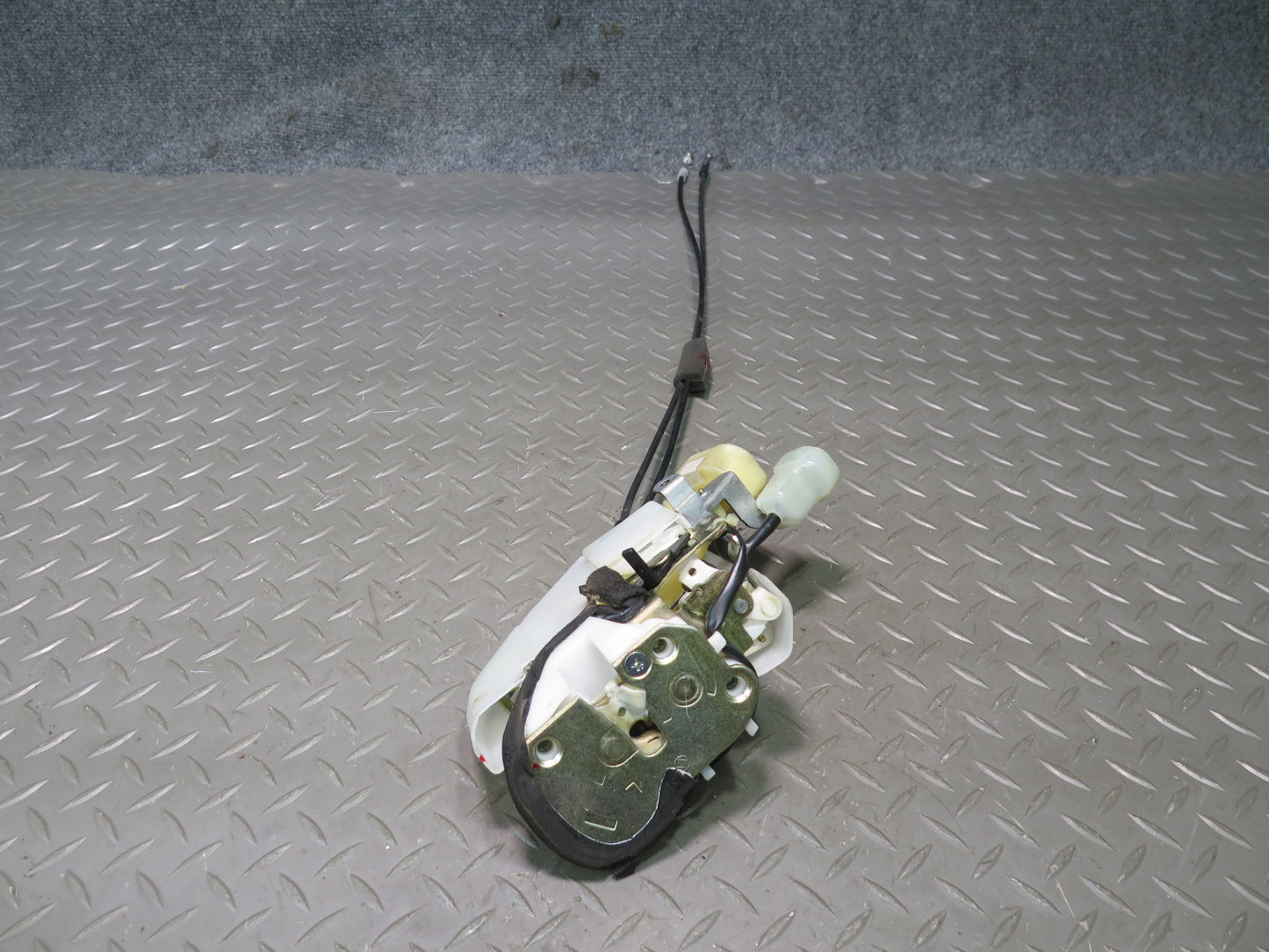 98-05 Lexus GS300 GS400 GS430 UZS161L Rear Right Door Lock Latch Actuator OEM