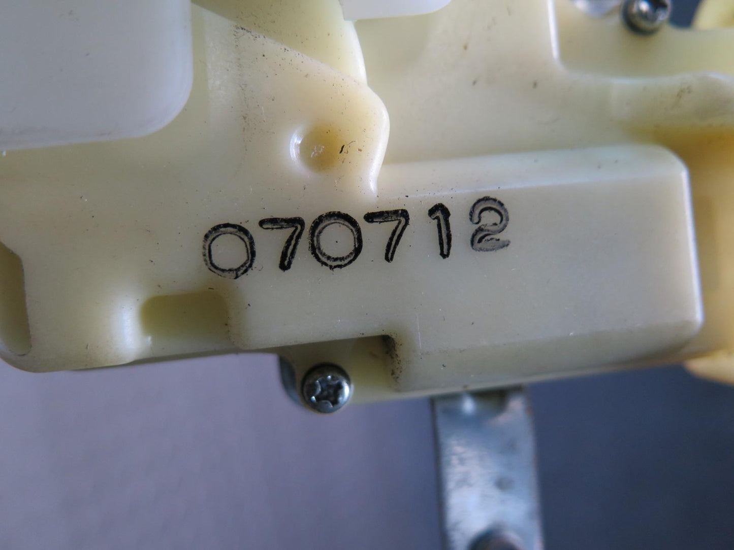 01-05 Lexus UZS161L GS430 GS300 Front Left Driver Door Lock Latch Actuator OEM