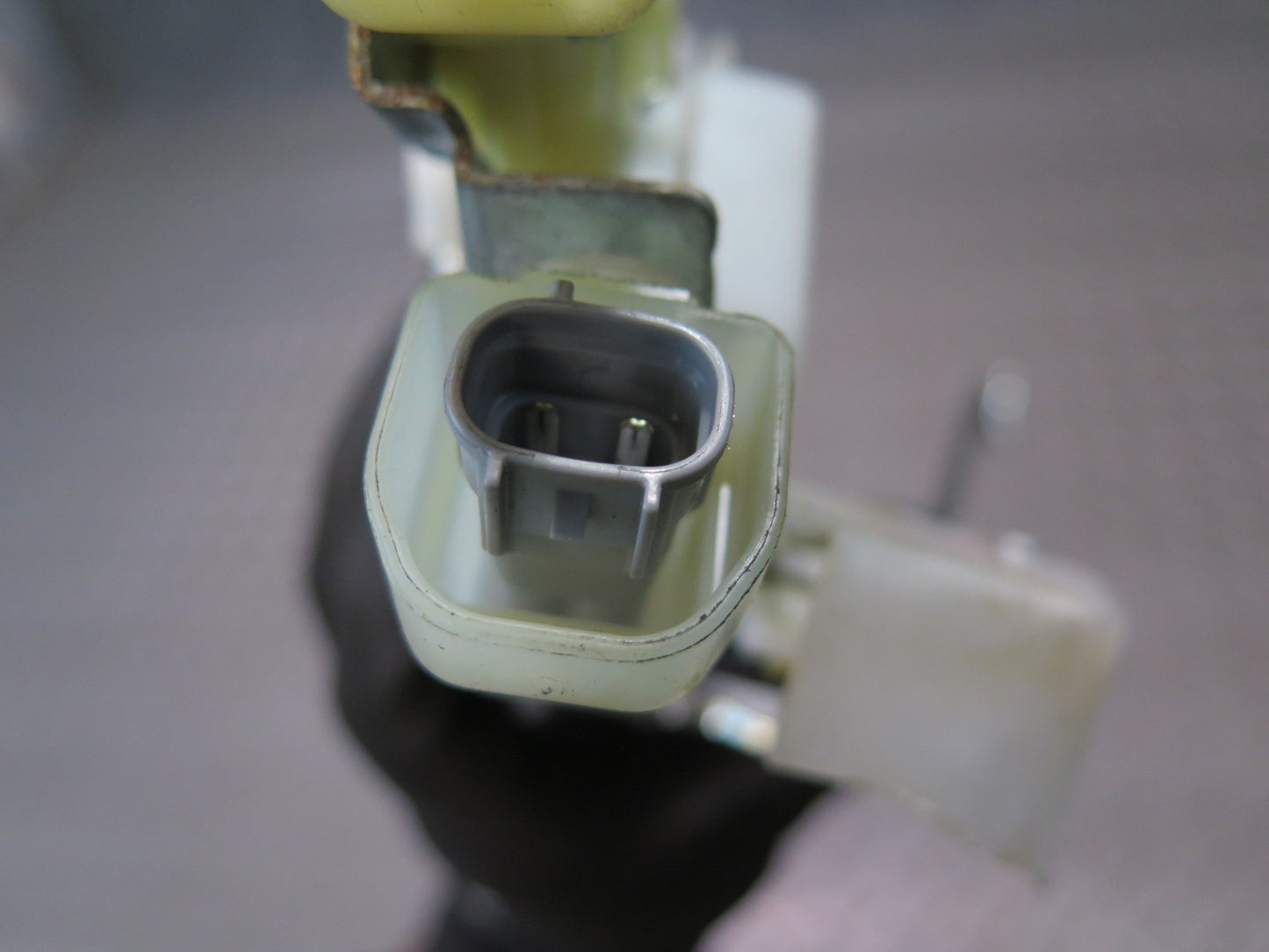 01-05 Lexus UZS161L GS430 GS300 Front Left Driver Door Lock Latch Actuator OEM