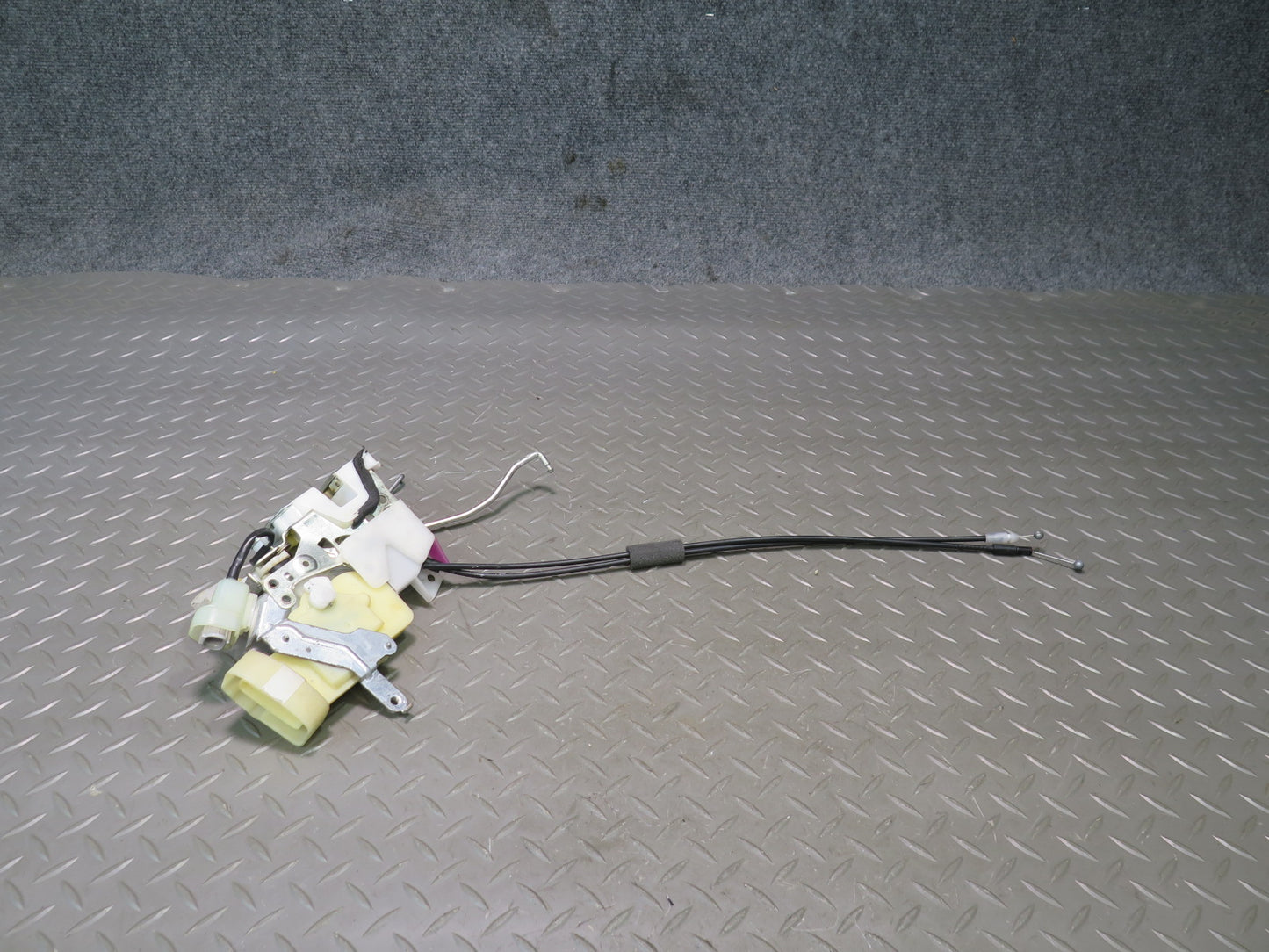 01-05 Lexus UZS161L GS430 GS300 Front Left Driver Door Lock Latch Actuator OEM