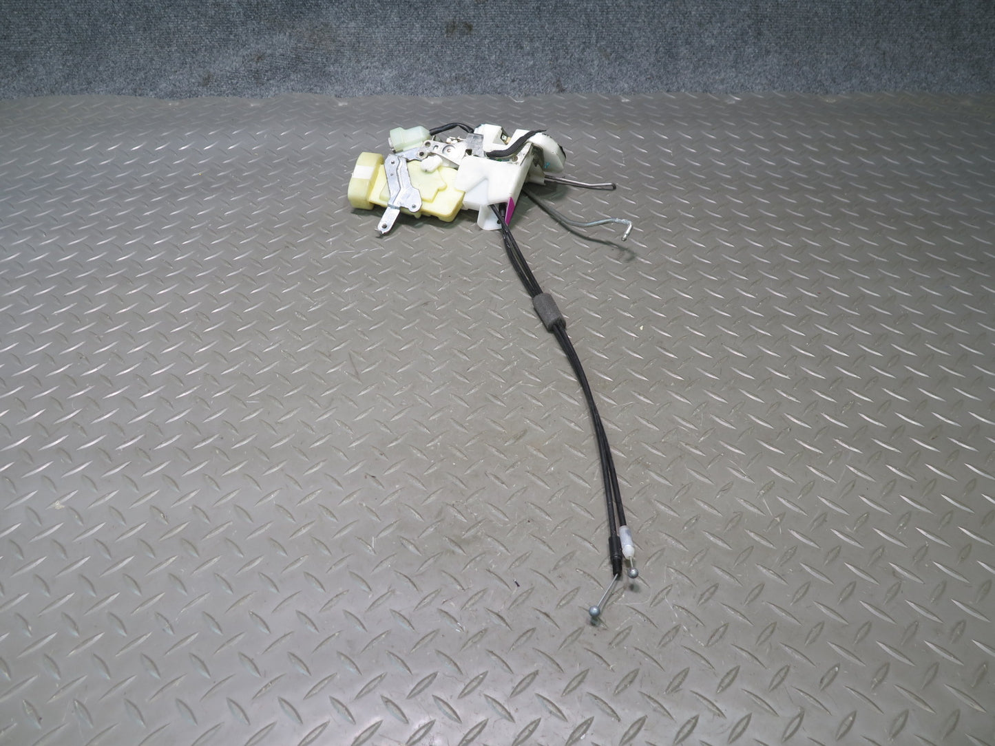 01-05 Lexus UZS161L GS430 GS300 Front Left Driver Door Lock Latch Actuator OEM