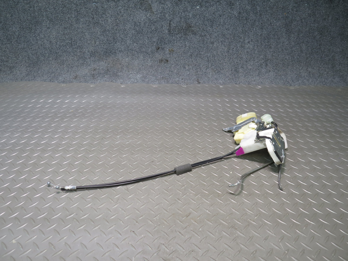 01-05 Lexus UZS161L GS430 GS300 Front Left Driver Door Lock Latch Actuator OEM