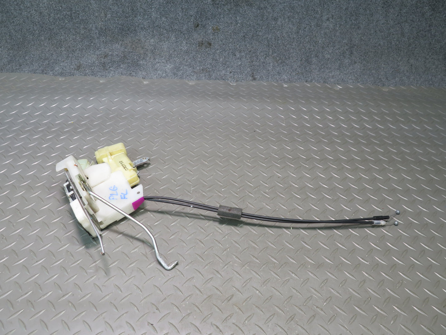 01-05 Lexus UZS161L GS430 GS300 Front Left Driver Door Lock Latch Actuator OEM