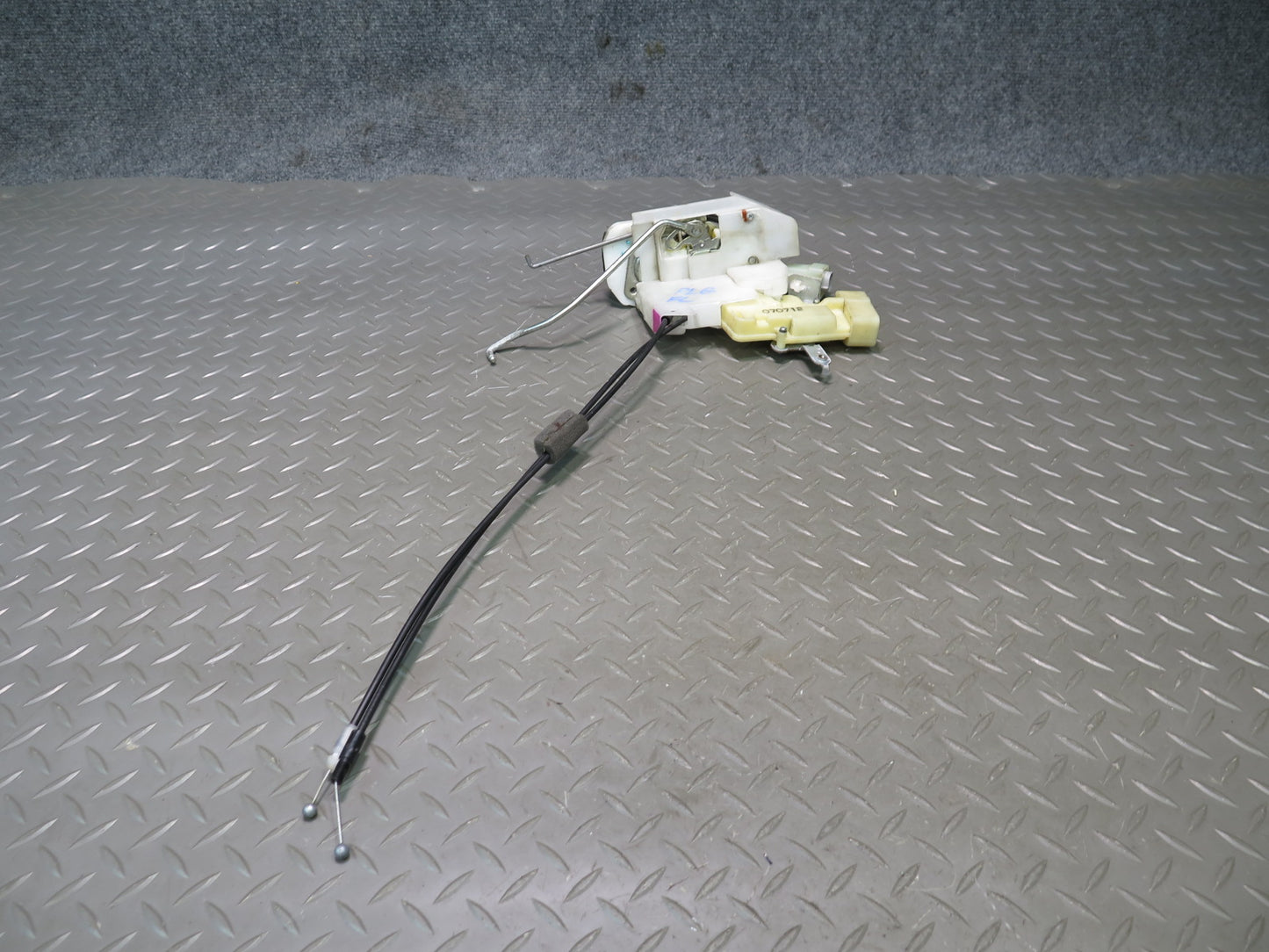 01-05 Lexus UZS161L GS430 GS300 Front Left Driver Door Lock Latch Actuator OEM