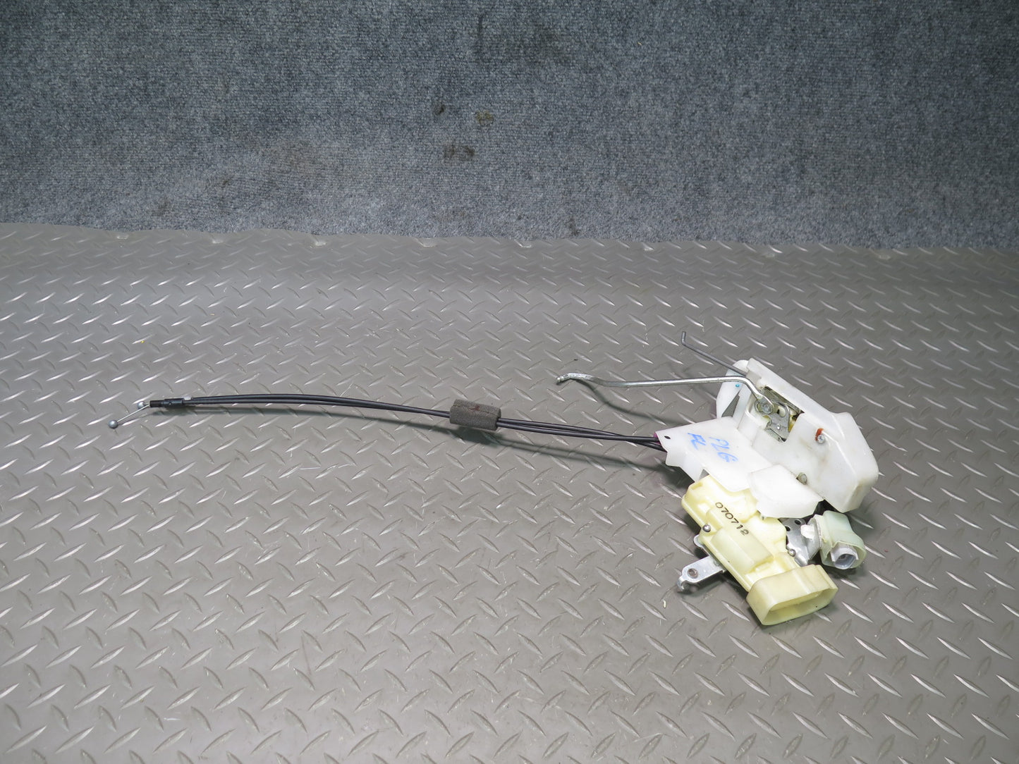 01-05 Lexus UZS161L GS430 GS300 Front Left Driver Door Lock Latch Actuator OEM