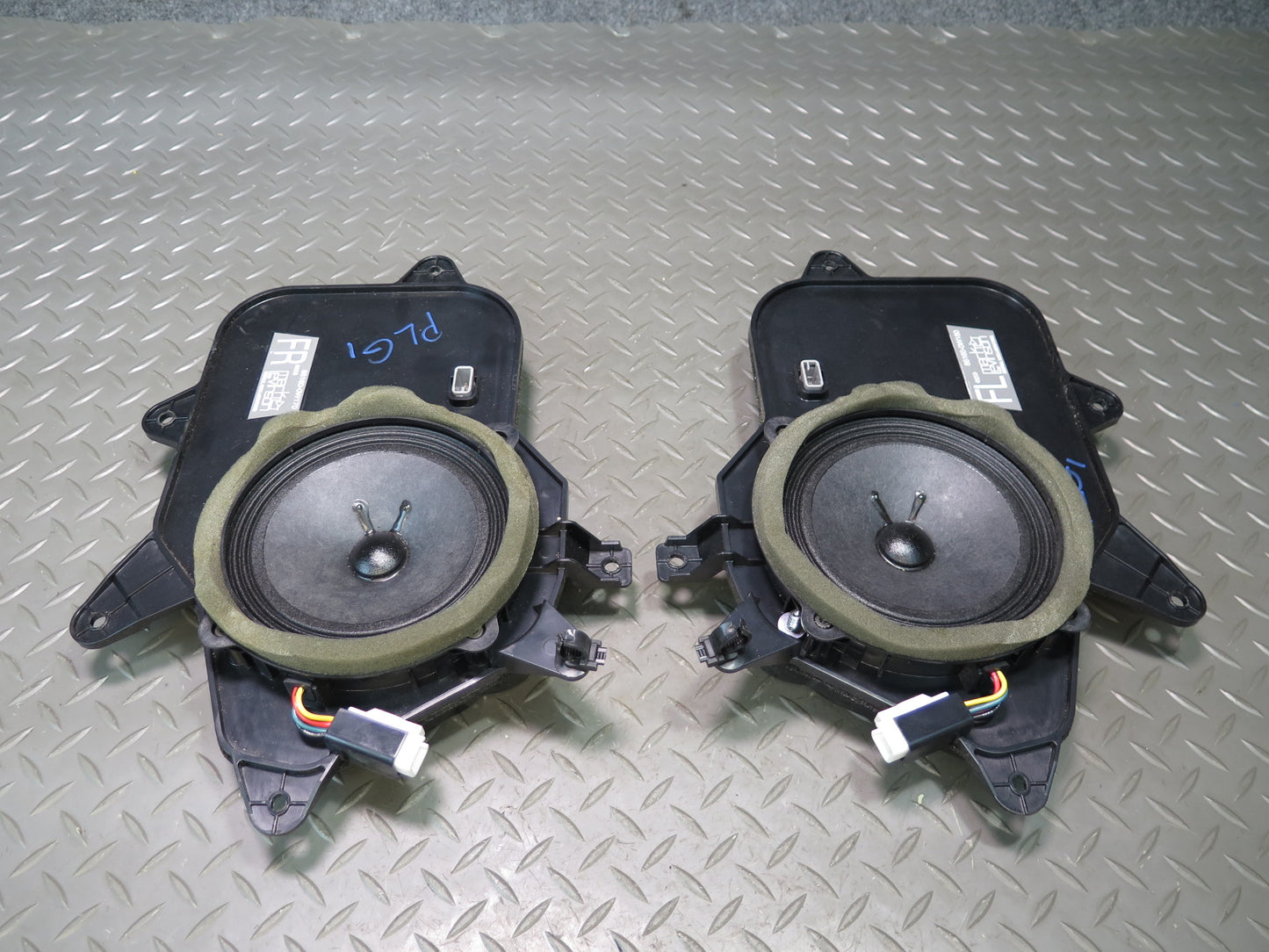 01-05 Lexus UZS161L GS300 GS430 Set of 2 Mark Levinson Front Door Speaker OEM