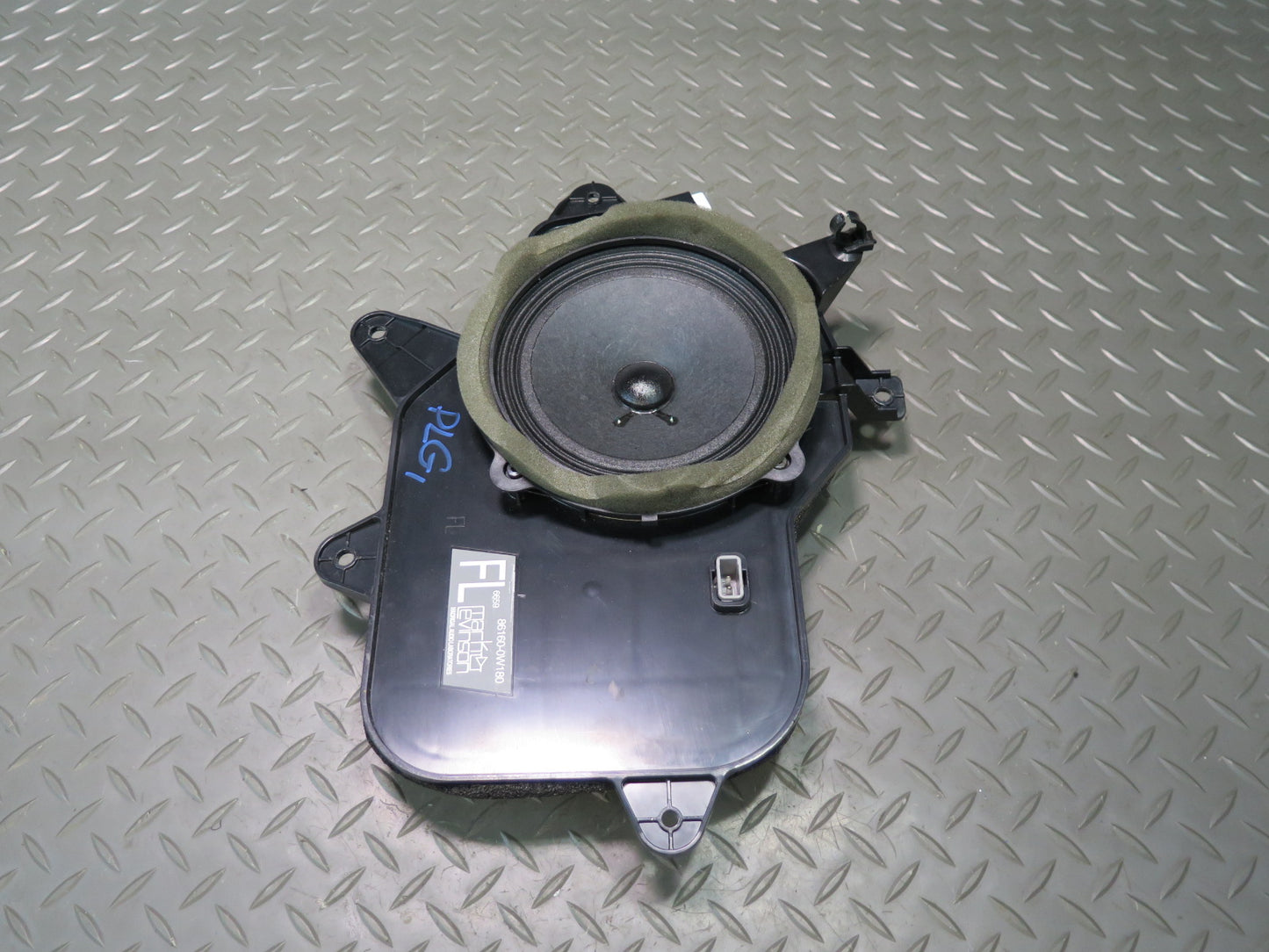 01-05 Lexus UZS161L GS300 GS430 Set of 2 Mark Levinson Front Door Speaker OEM