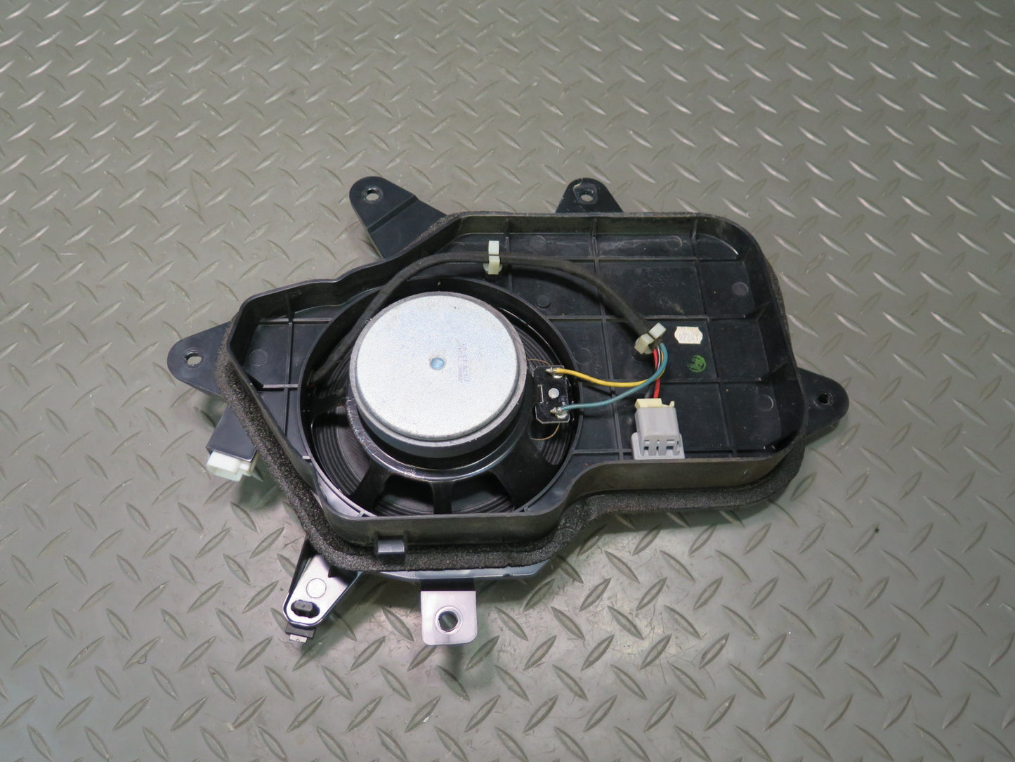 01-05 Lexus UZS161L GS300 GS430 Set of 2 Mark Levinson Front Door Speaker OEM