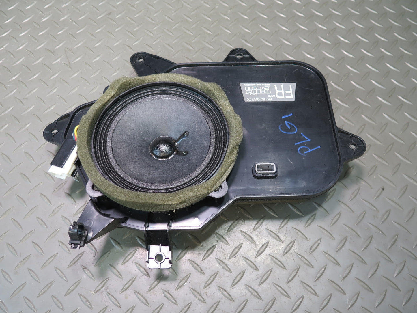 01-05 Lexus UZS161L GS300 GS430 Set of 2 Mark Levinson Front Door Speaker OEM