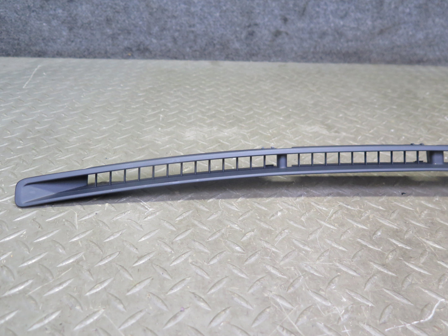 98-05 Lexus UZS161L GS300 GS400 GS430 Dash Upper Defrost Air Vent Grille OEM