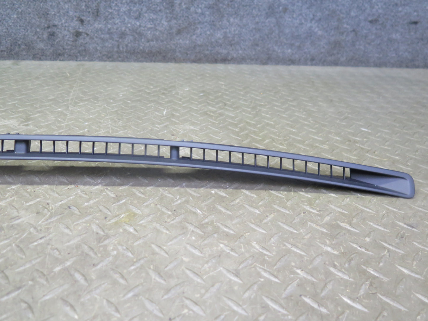 98-05 Lexus UZS161L GS300 GS400 GS430 Dash Upper Defrost Air Vent Grille OEM