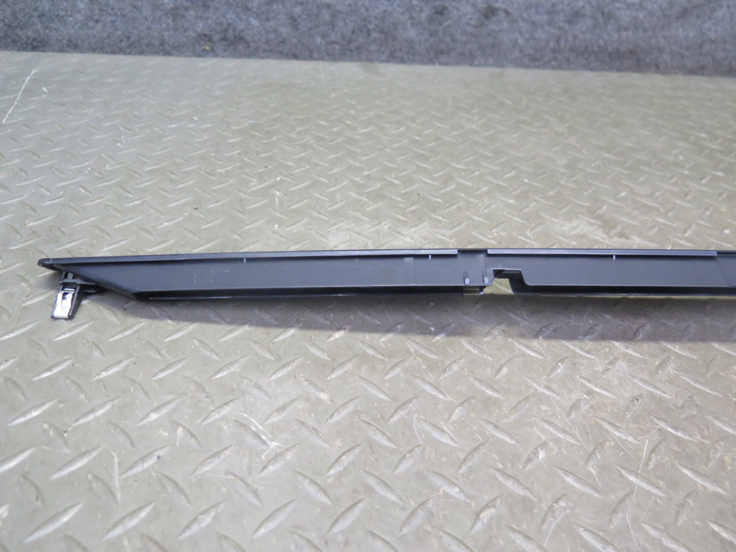 98-05 Lexus UZS161L GS300 GS400 GS430 Dash Upper Defrost Air Vent Grille OEM
