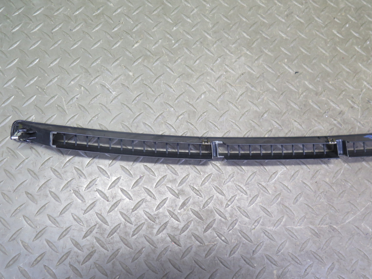 98-05 Lexus UZS161L GS300 GS400 GS430 Dash Upper Defrost Air Vent Grille OEM
