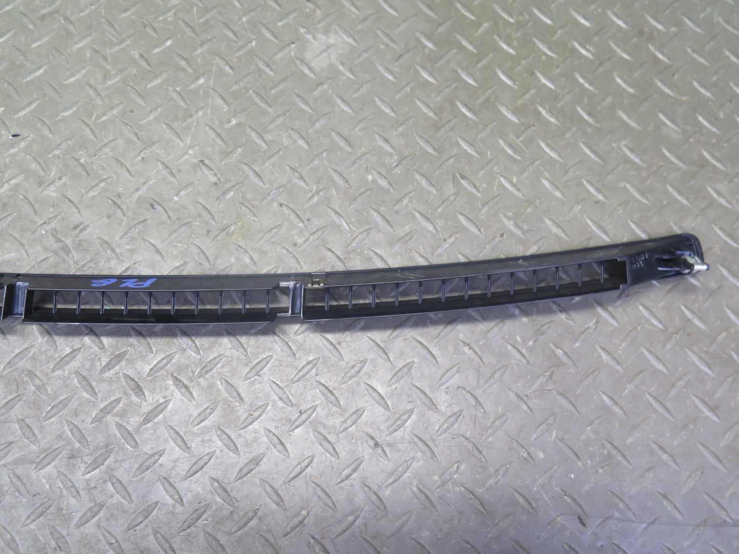 98-05 Lexus UZS161L GS300 GS400 GS430 Dash Upper Defrost Air Vent Grille OEM