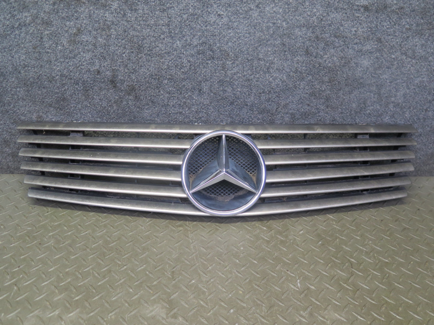 94-02 Mercedes R129 Sl-class Front Hood Radiator Grille w Emblem OEM