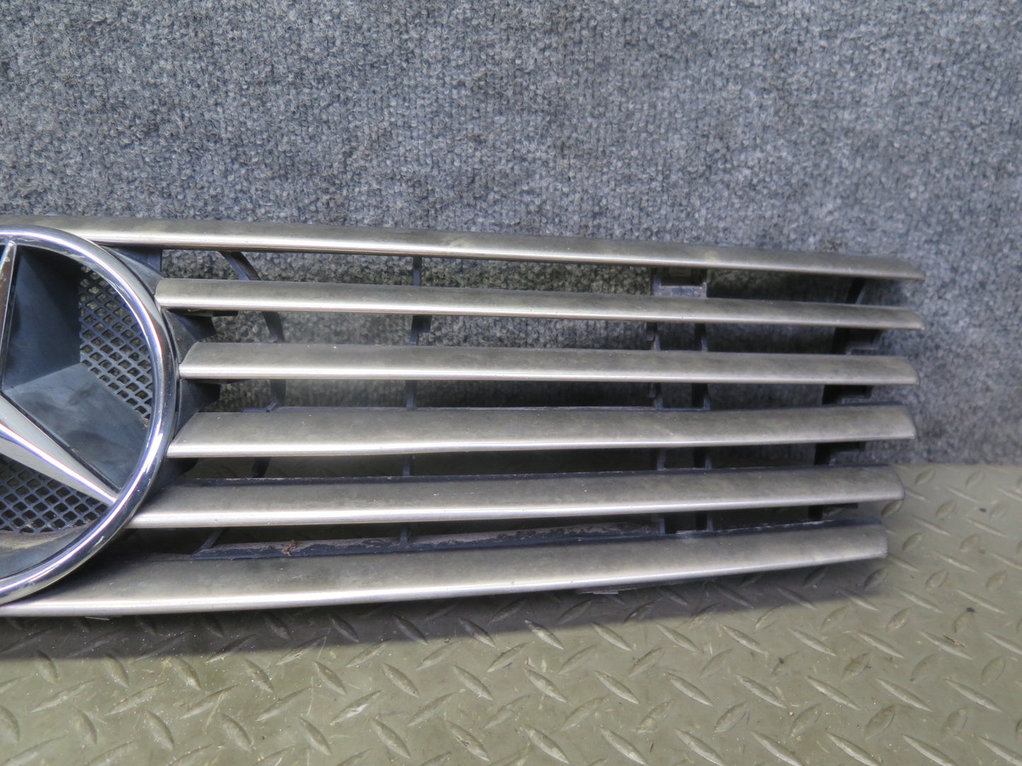 94-02 Mercedes R129 Sl-class Front Hood Radiator Grille w Emblem OEM