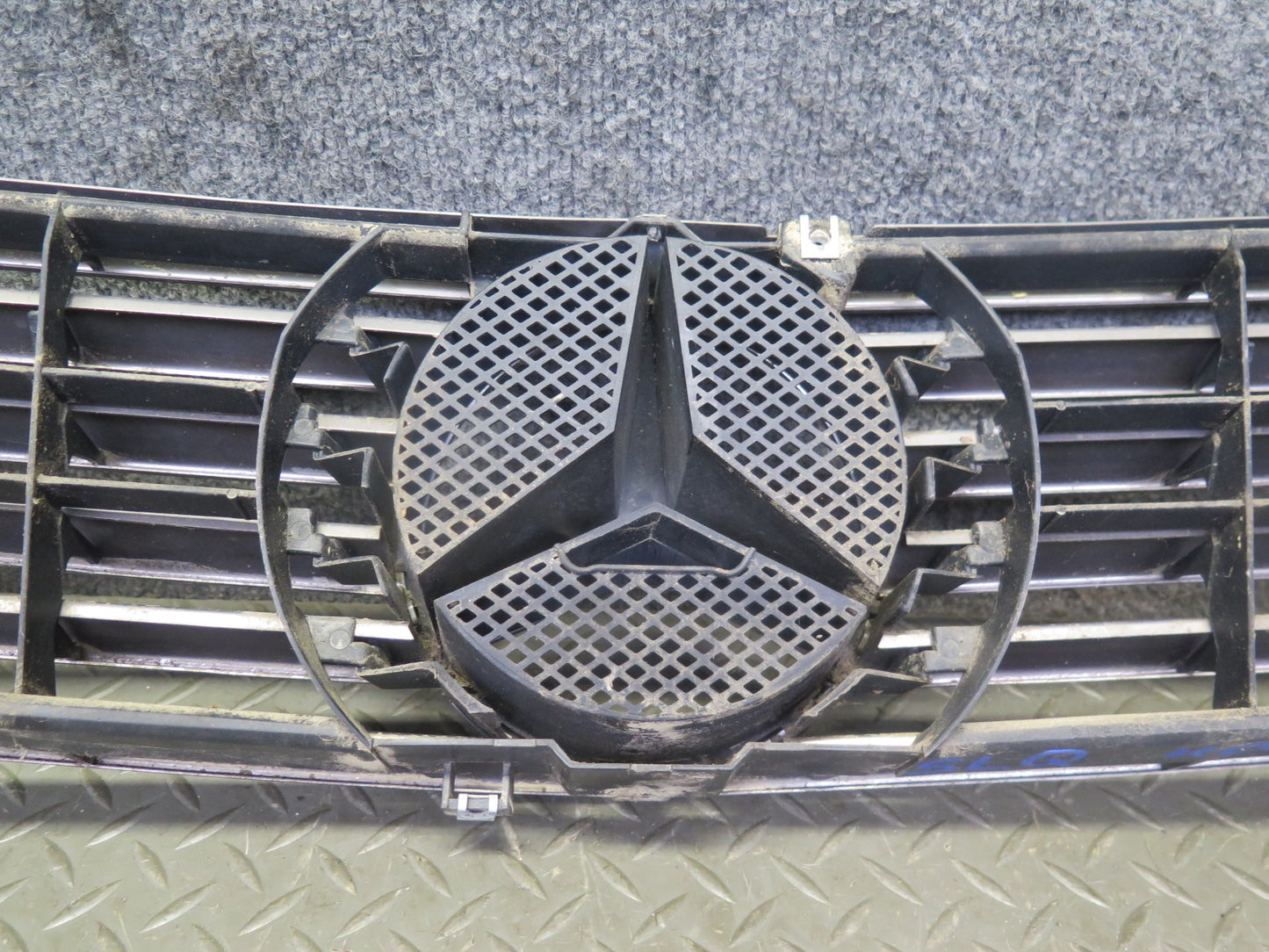 94-02 Mercedes R129 Sl-class Front Hood Radiator Grille w Emblem OEM