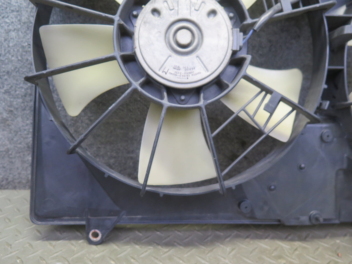 01-05 Lexus UZS161L GS430 Engine Cooling Fan Motor Shroud 122750-6772 OEM
