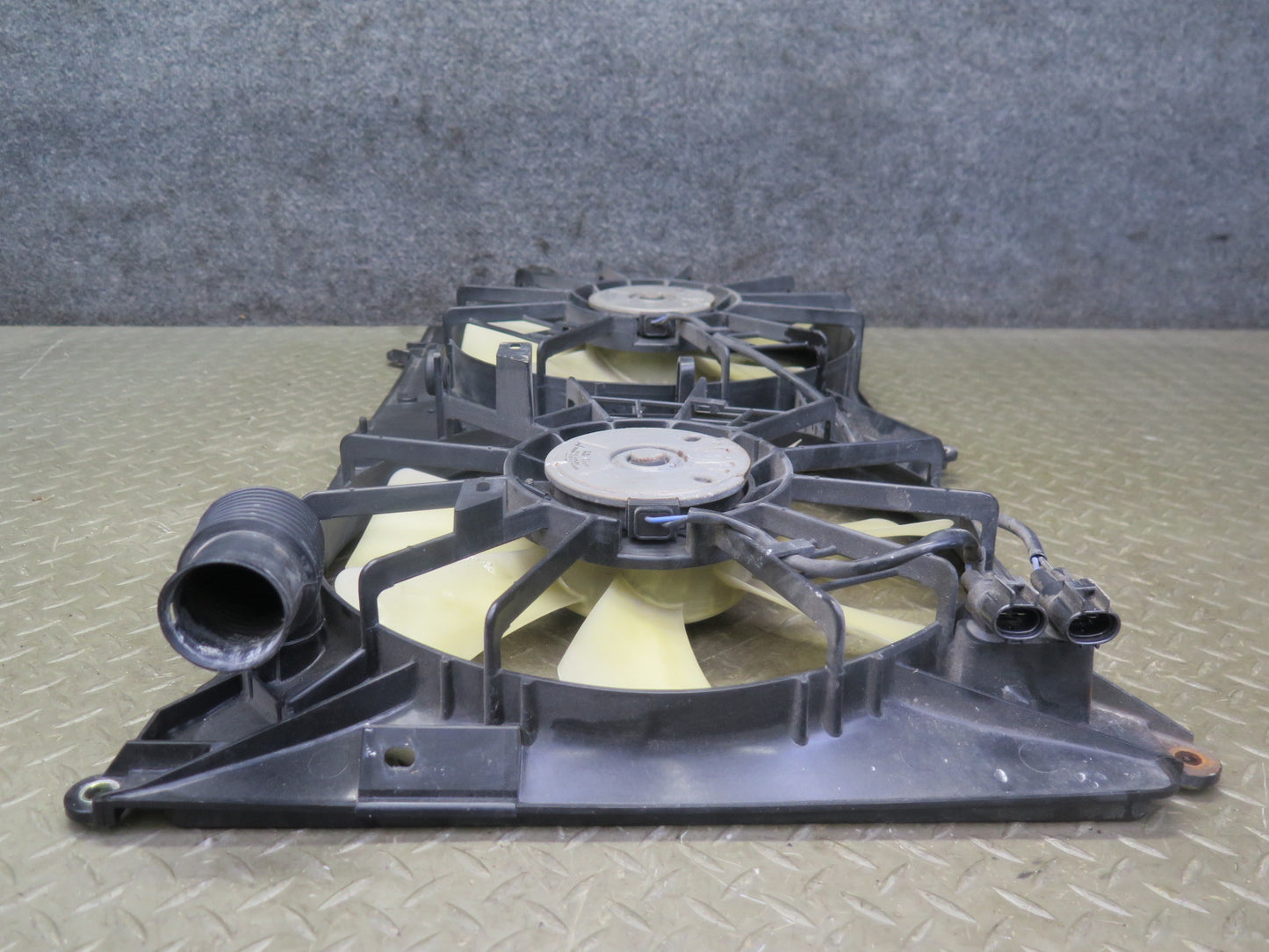 01-05 Lexus UZS161L GS430 Engine Cooling Fan Motor Shroud 122750-6772 OEM