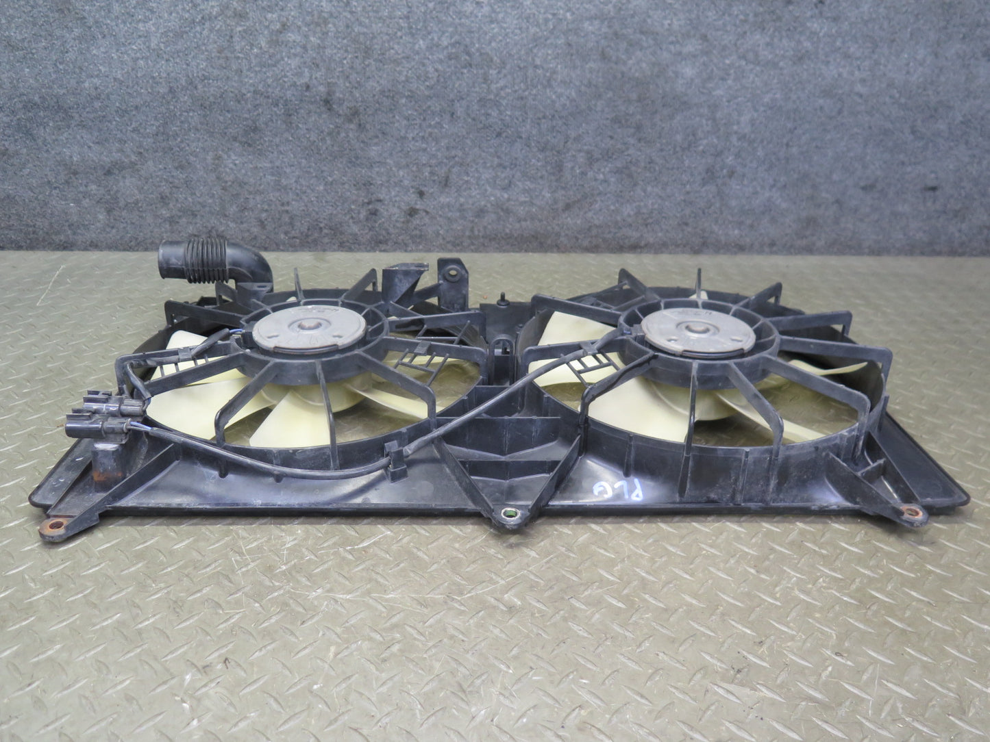 01-05 Lexus UZS161L GS430 Engine Cooling Fan Motor Shroud 122750-6772 OEM