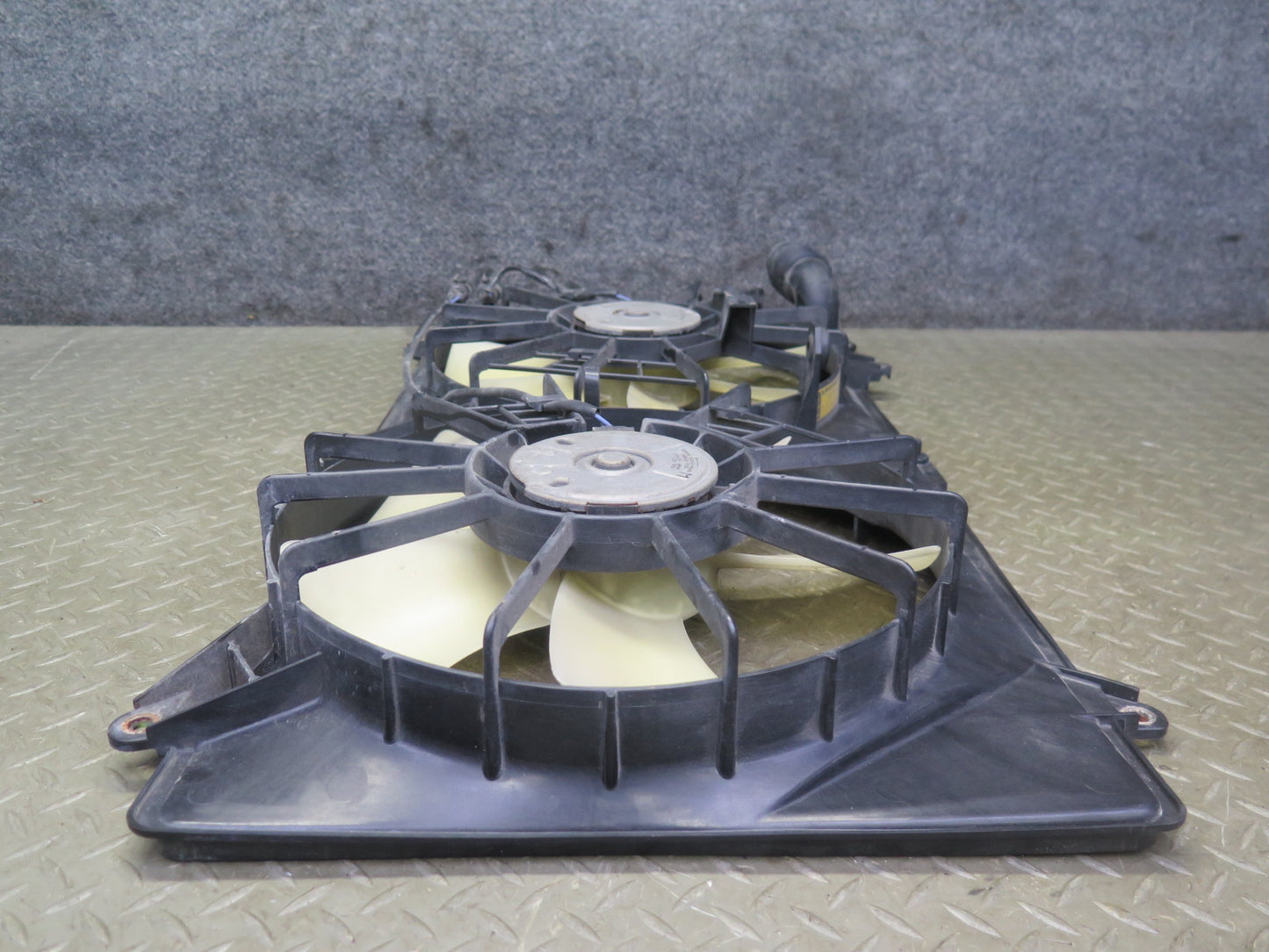 01-05 Lexus UZS161L GS430 Engine Cooling Fan Motor Shroud 122750-6772 OEM
