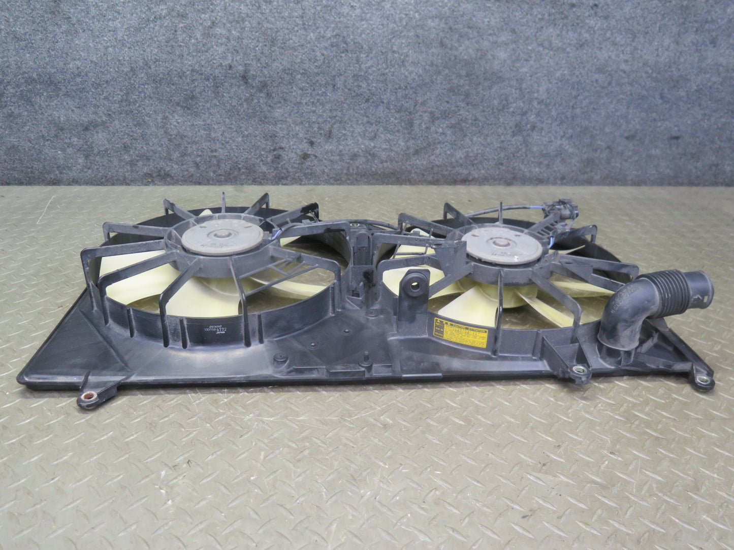 01-05 Lexus UZS161L GS430 Engine Cooling Fan Motor Shroud 122750-6772 OEM