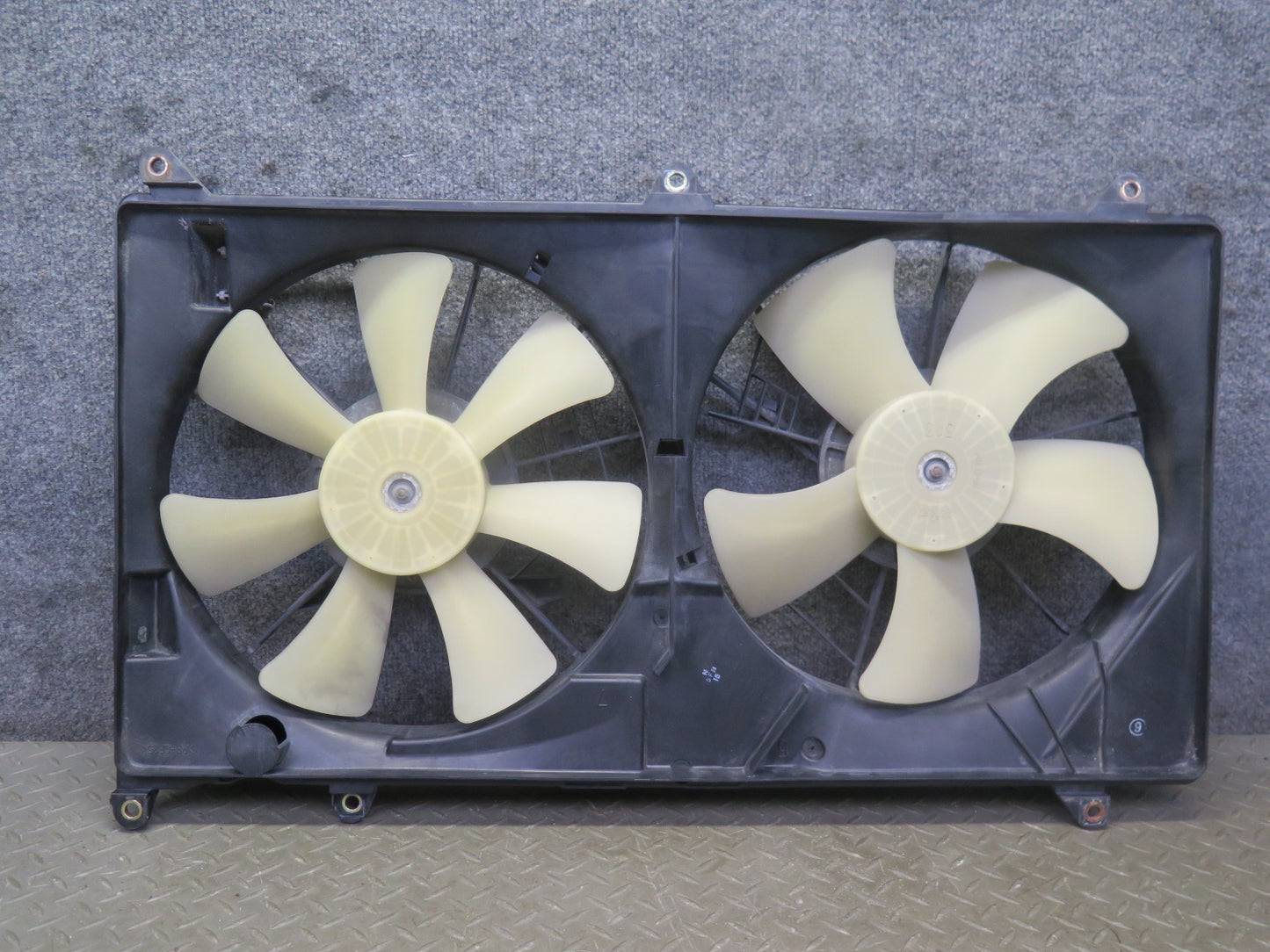 01-05 Lexus UZS161L GS430 Engine Cooling Fan Motor Shroud 122750-6772 OEM
