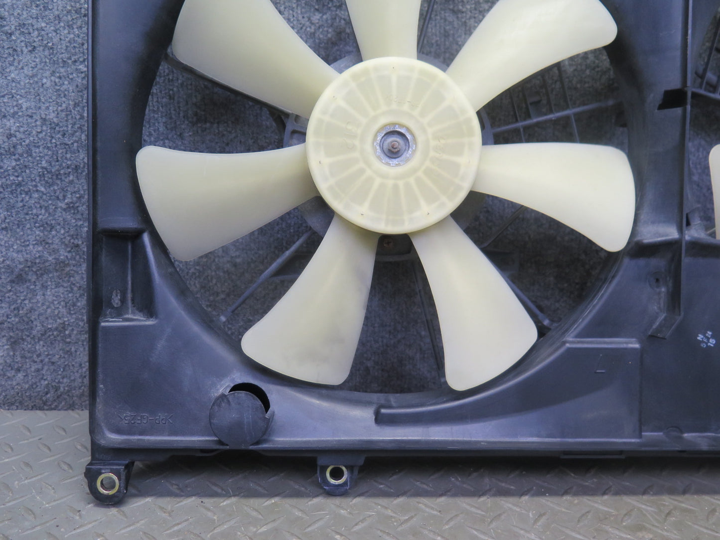 01-05 Lexus UZS161L GS430 Engine Cooling Fan Motor Shroud 122750-6772 OEM