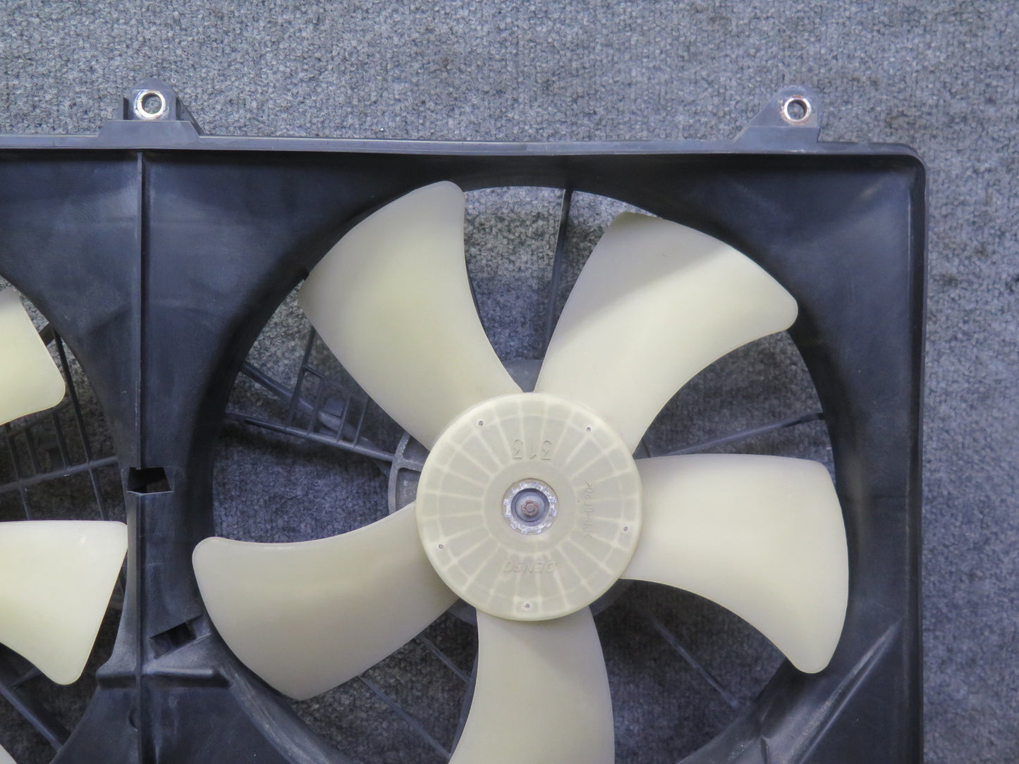 01-05 Lexus UZS161L GS430 Engine Cooling Fan Motor Shroud 122750-6772 OEM
