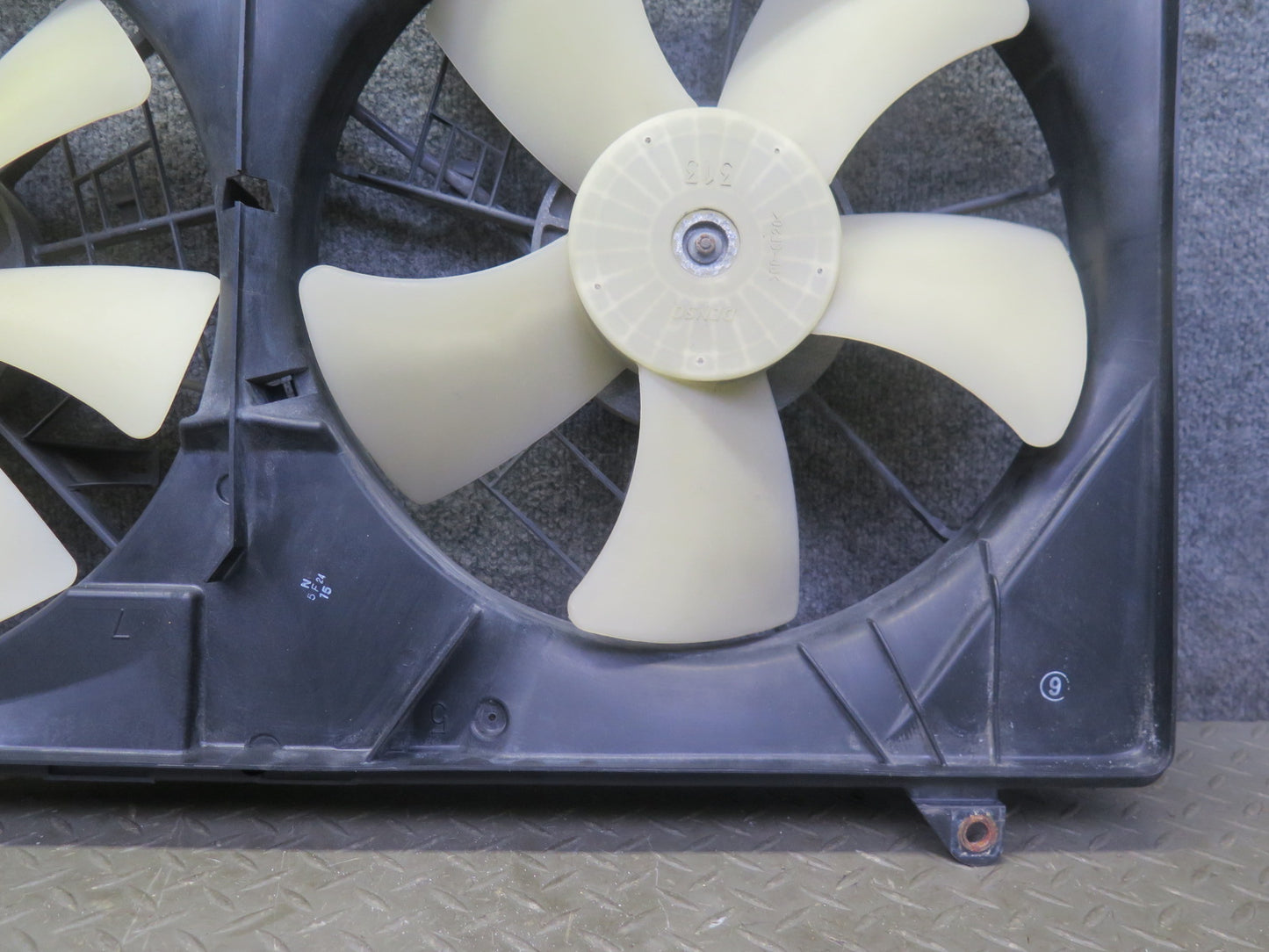 01-05 Lexus UZS161L GS430 Engine Cooling Fan Motor Shroud 122750-6772 OEM