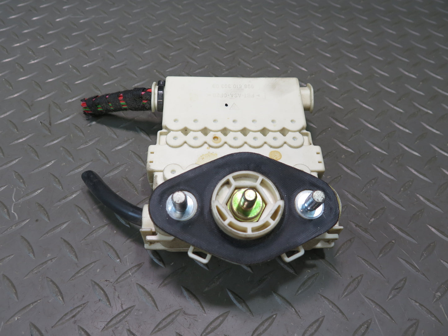 1999-2004 Porsche 911 996 Cabin Power Distribution Fuse Box 99661030300