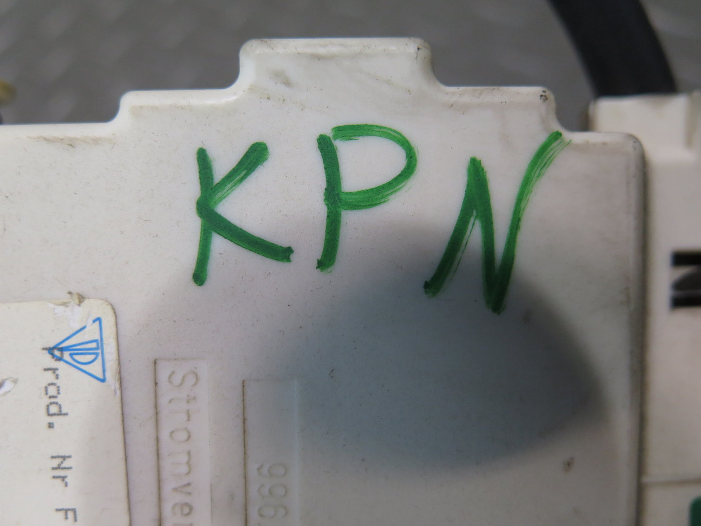 1999-2004 Porsche 911 996 Cabin Power Distribution Fuse Box 99661030300