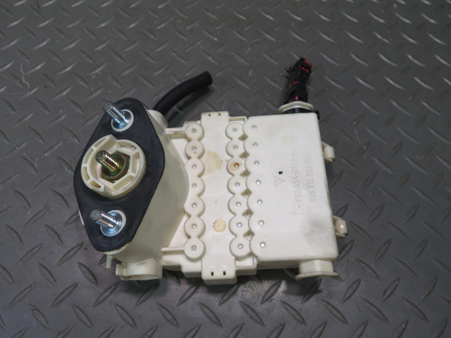 1999-2004 Porsche 911 996 Cabin Power Distribution Fuse Box 99661030300