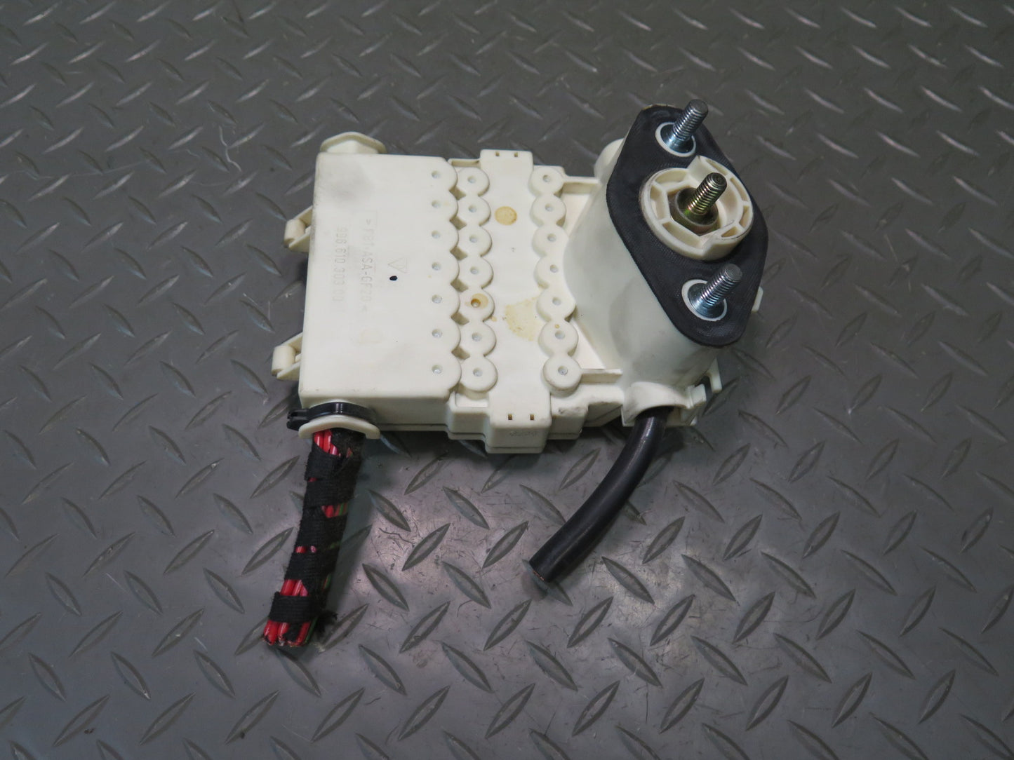 1999-2004 Porsche 911 996 Cabin Power Distribution Fuse Box 99661030300