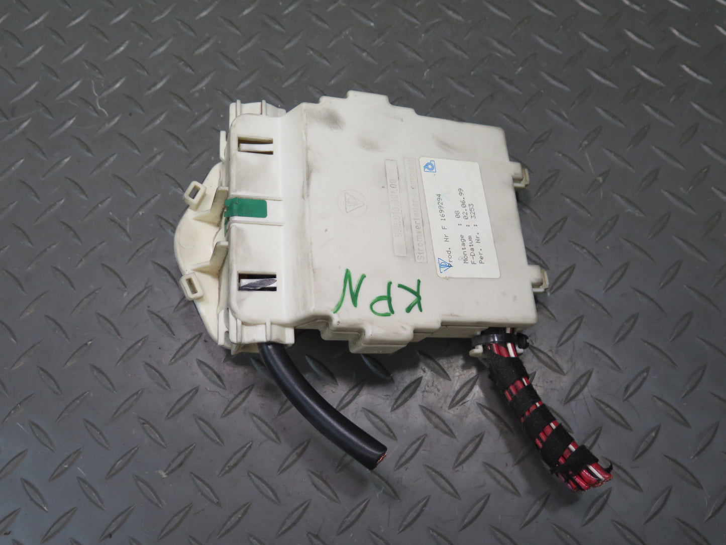 1999-2004 Porsche 911 996 Cabin Power Distribution Fuse Box 99661030300