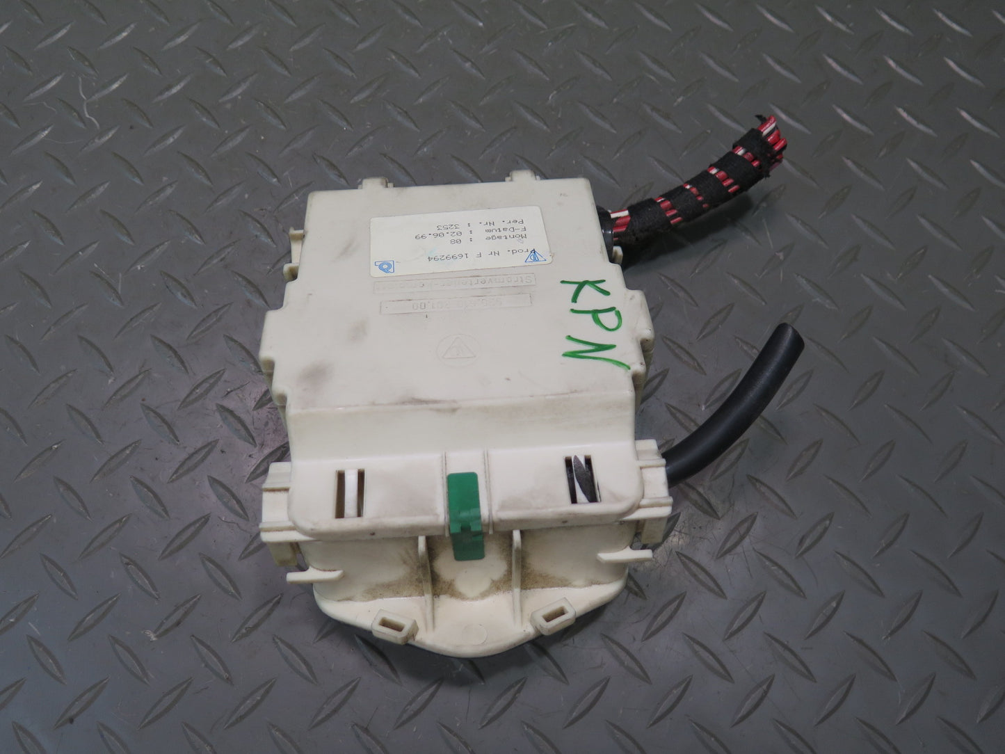 1999-2004 Porsche 911 996 Cabin Power Distribution Fuse Box 99661030300