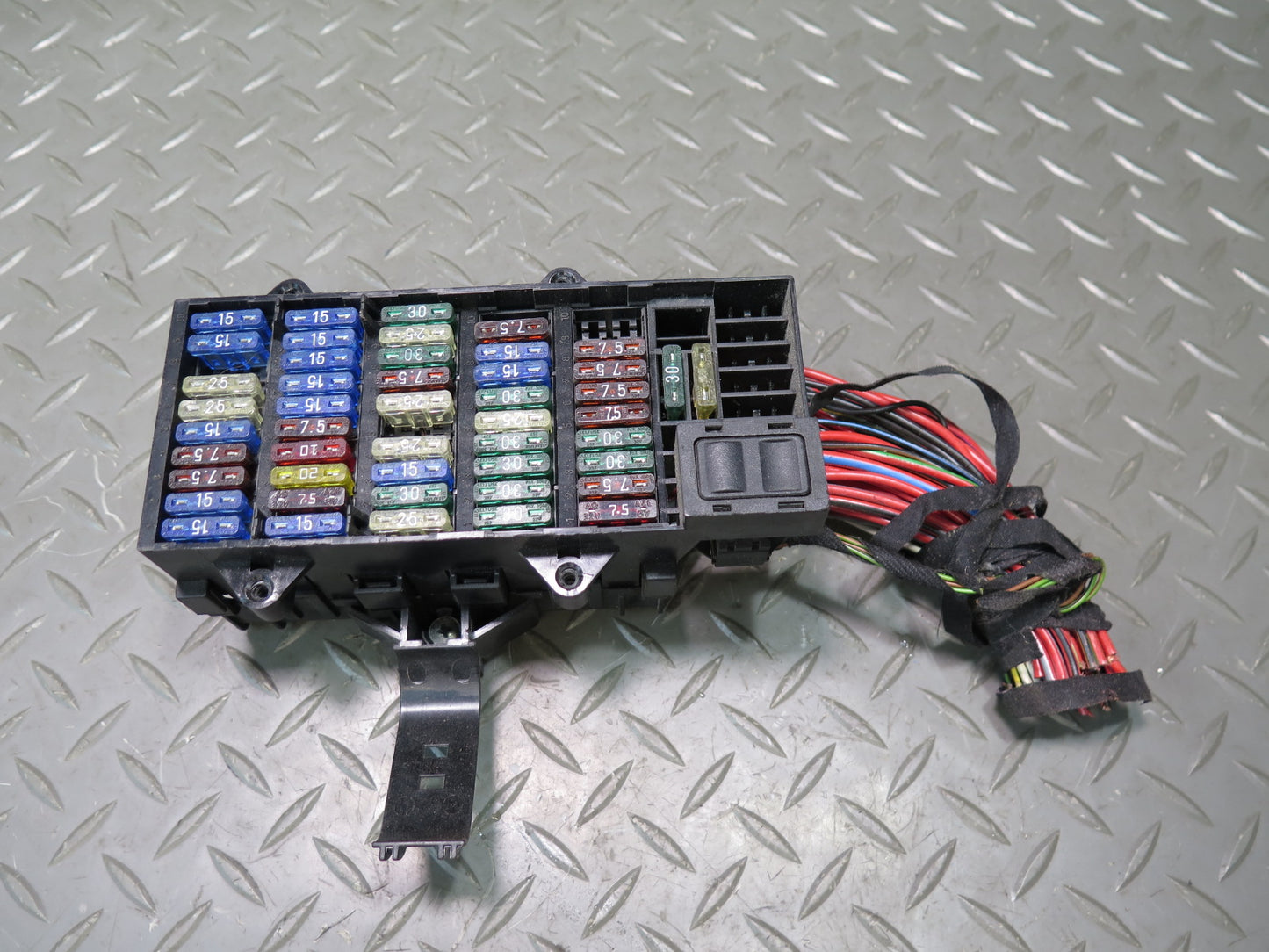 1999-2004 Porsche 911 996 Power Distribution Fuse Relay Box 99661021000