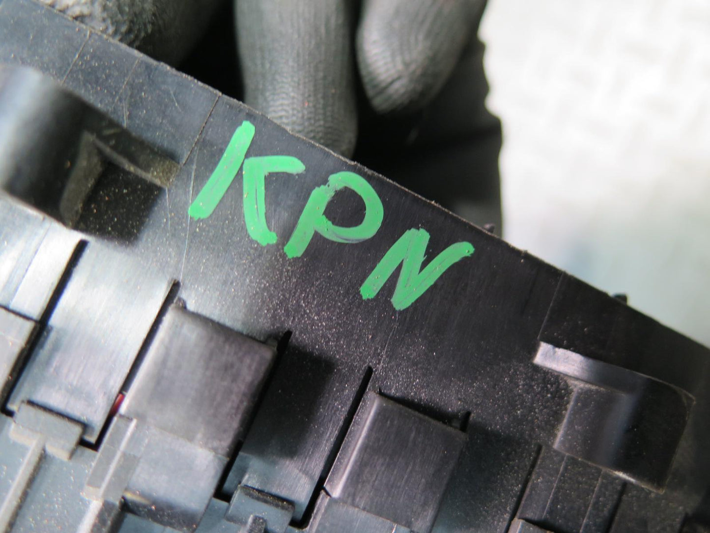 1999-2004 Porsche 911 996 Power Distribution Fuse Relay Box 99661021000