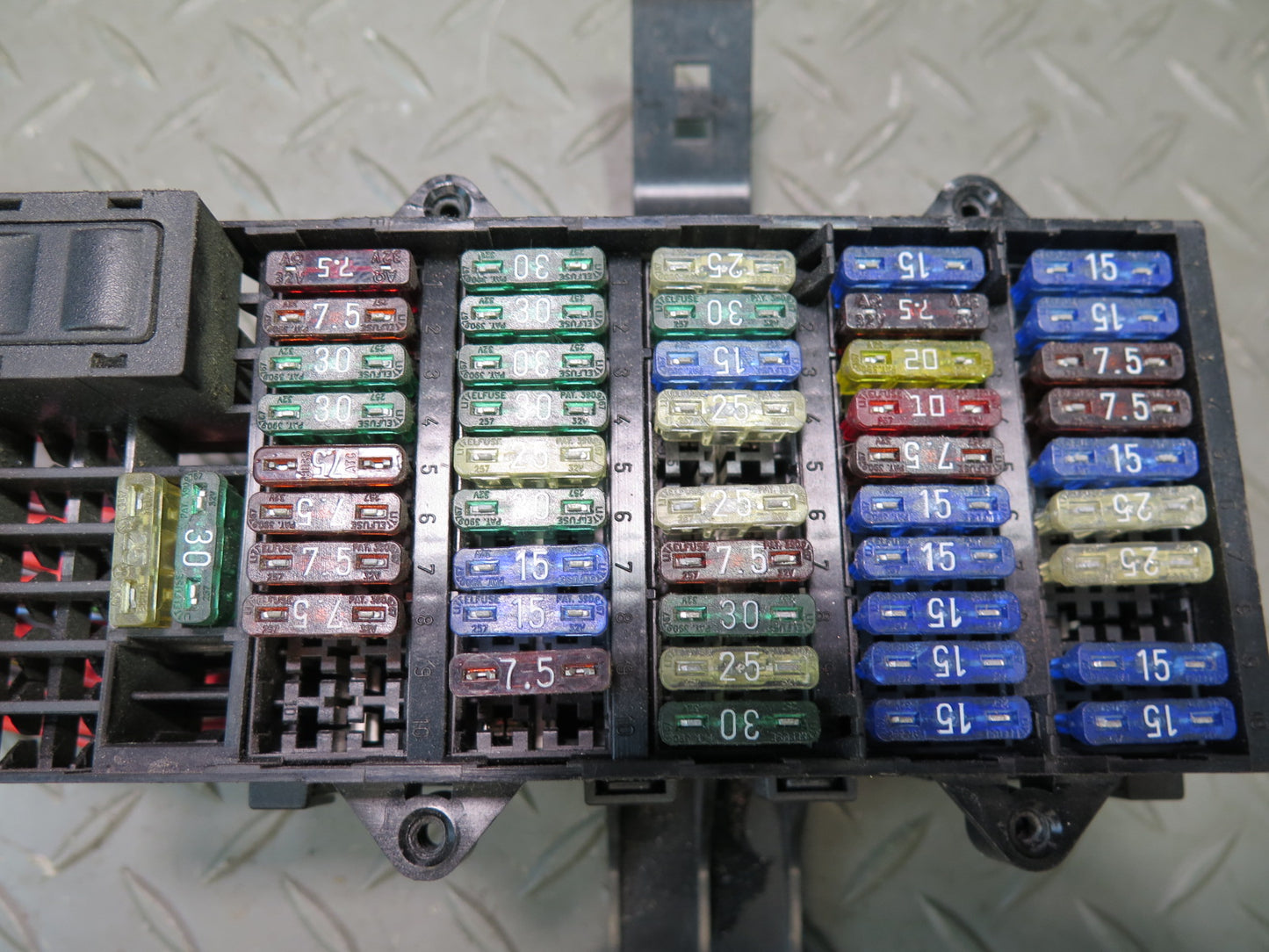 1999-2004 Porsche 911 996 Power Distribution Fuse Relay Box 99661021000