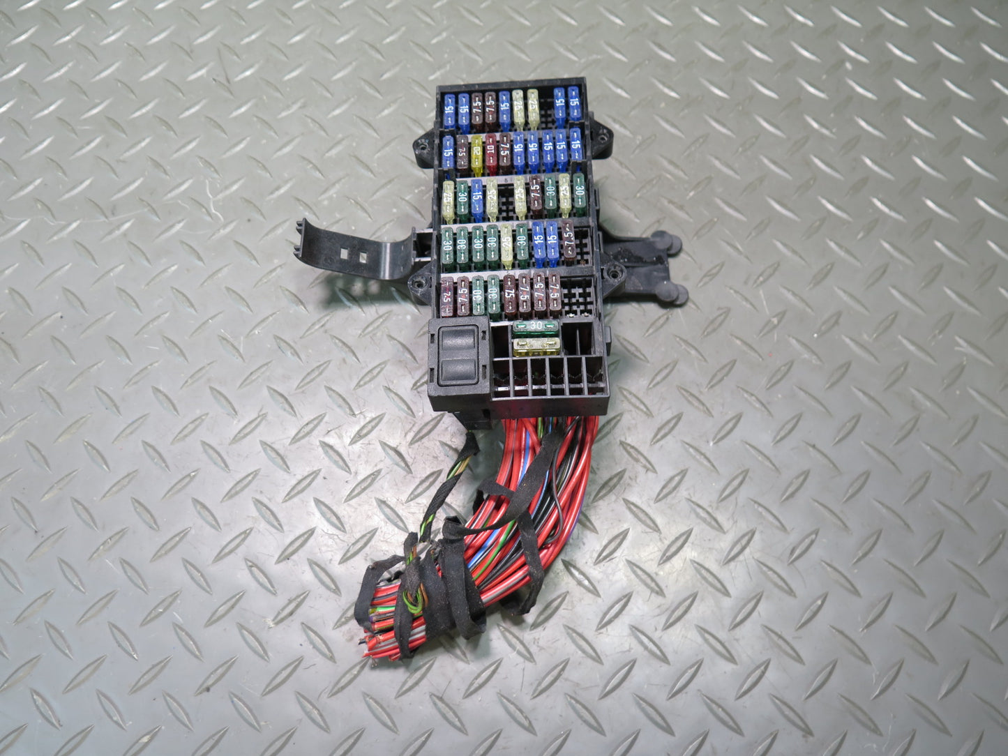 1999-2004 Porsche 911 996 Power Distribution Fuse Relay Box 99661021000