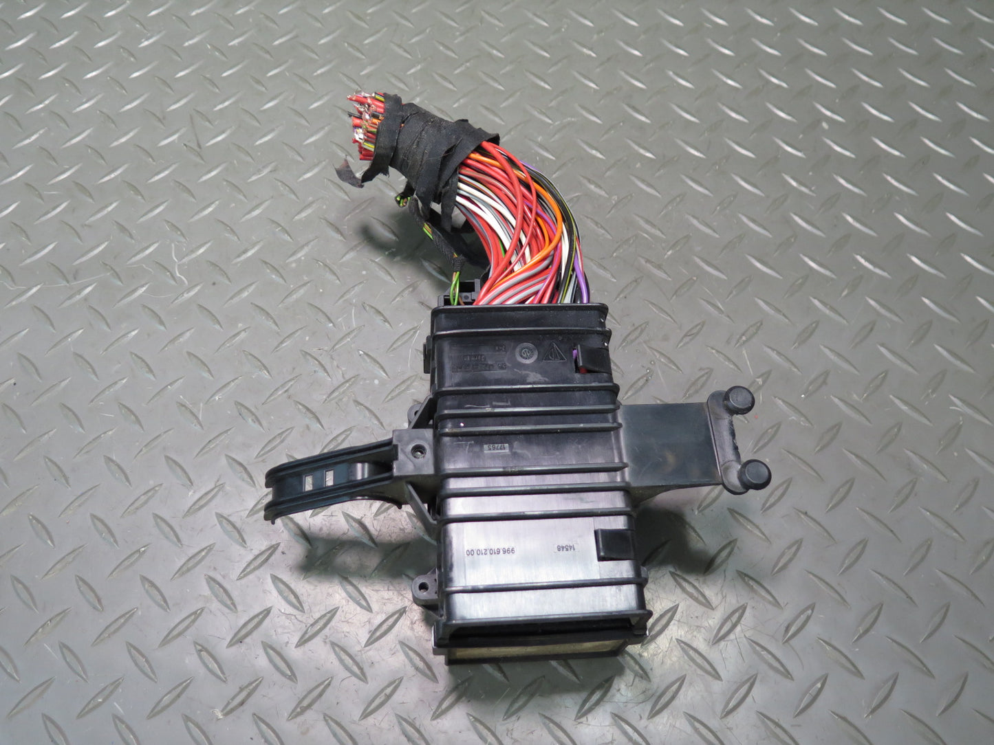 1999-2004 Porsche 911 996 Power Distribution Fuse Relay Box 99661021000