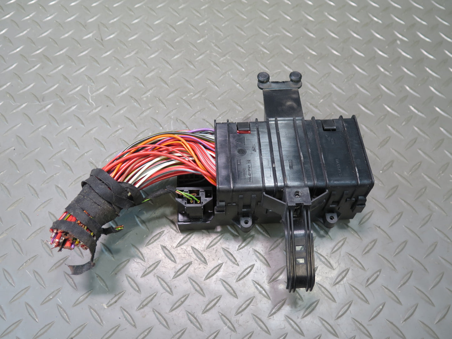 1999-2004 Porsche 911 996 Power Distribution Fuse Relay Box 99661021000